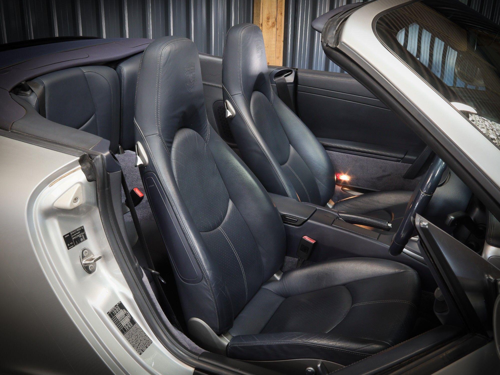 Porsche 911 view 11