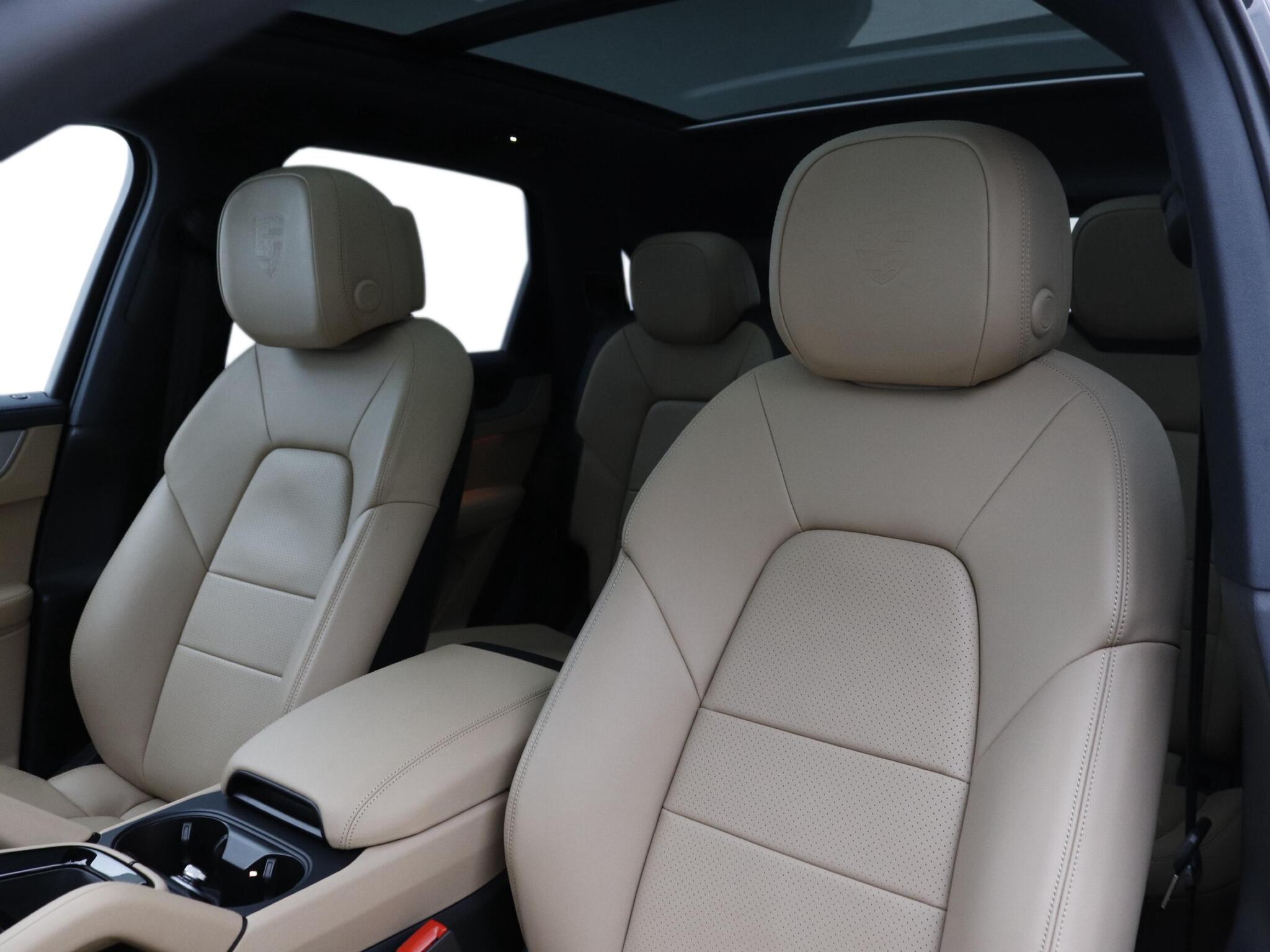 Porsche Cayenne view 14