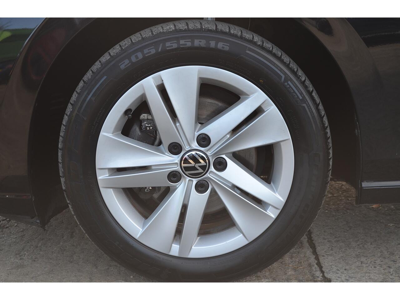 Volkswagen Golf view 40