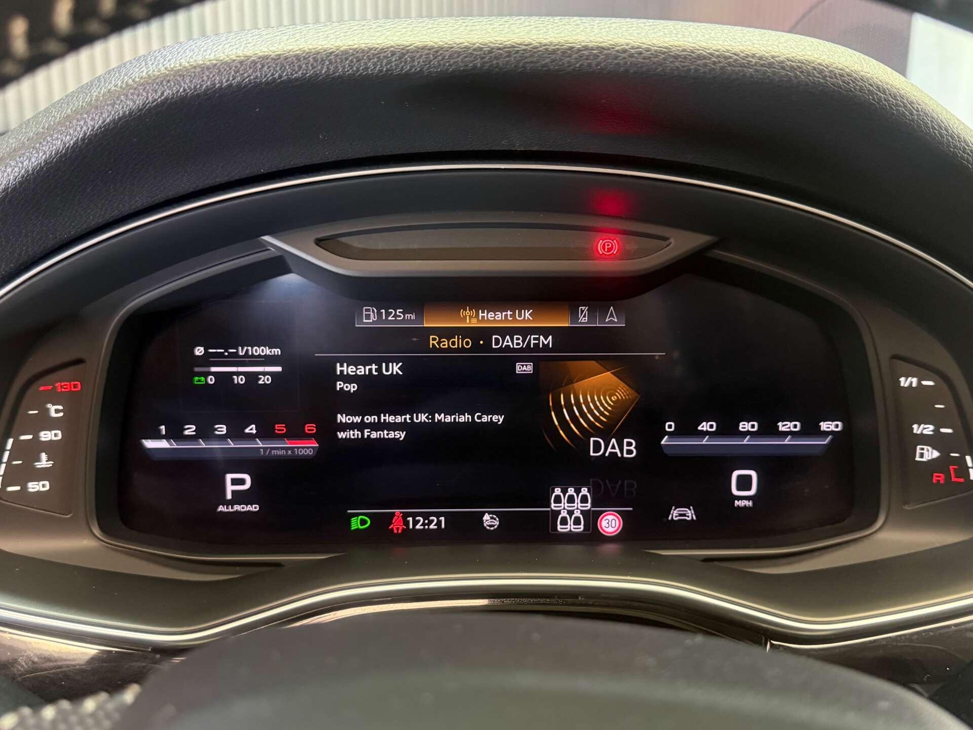 Audi SQ7 view 42
