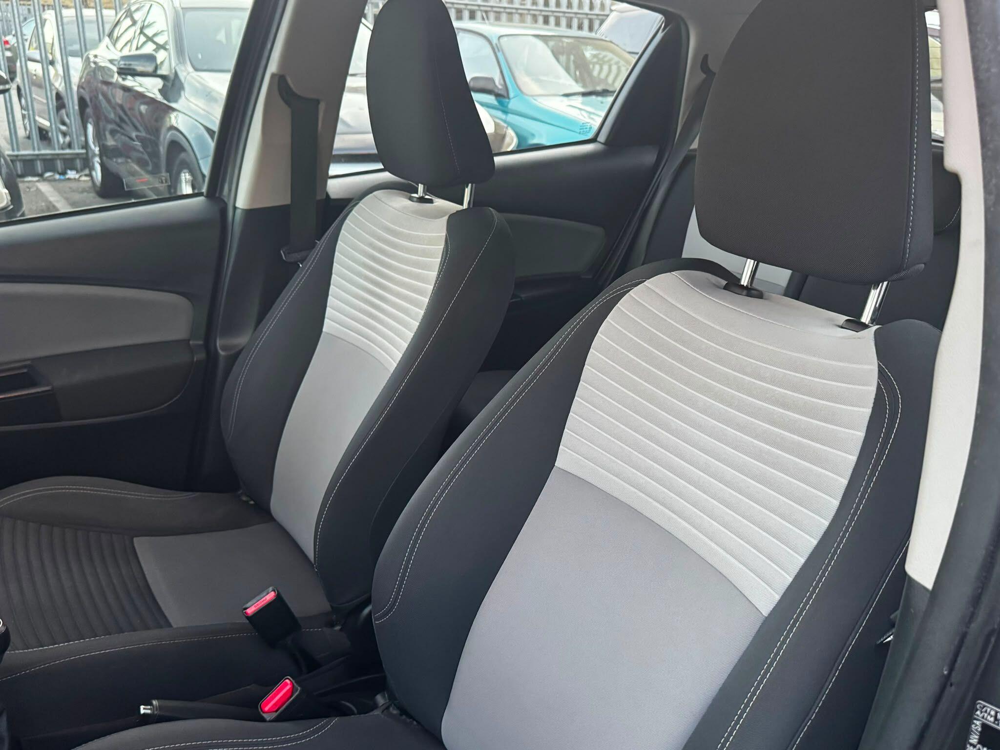 Toyota Yaris view 33