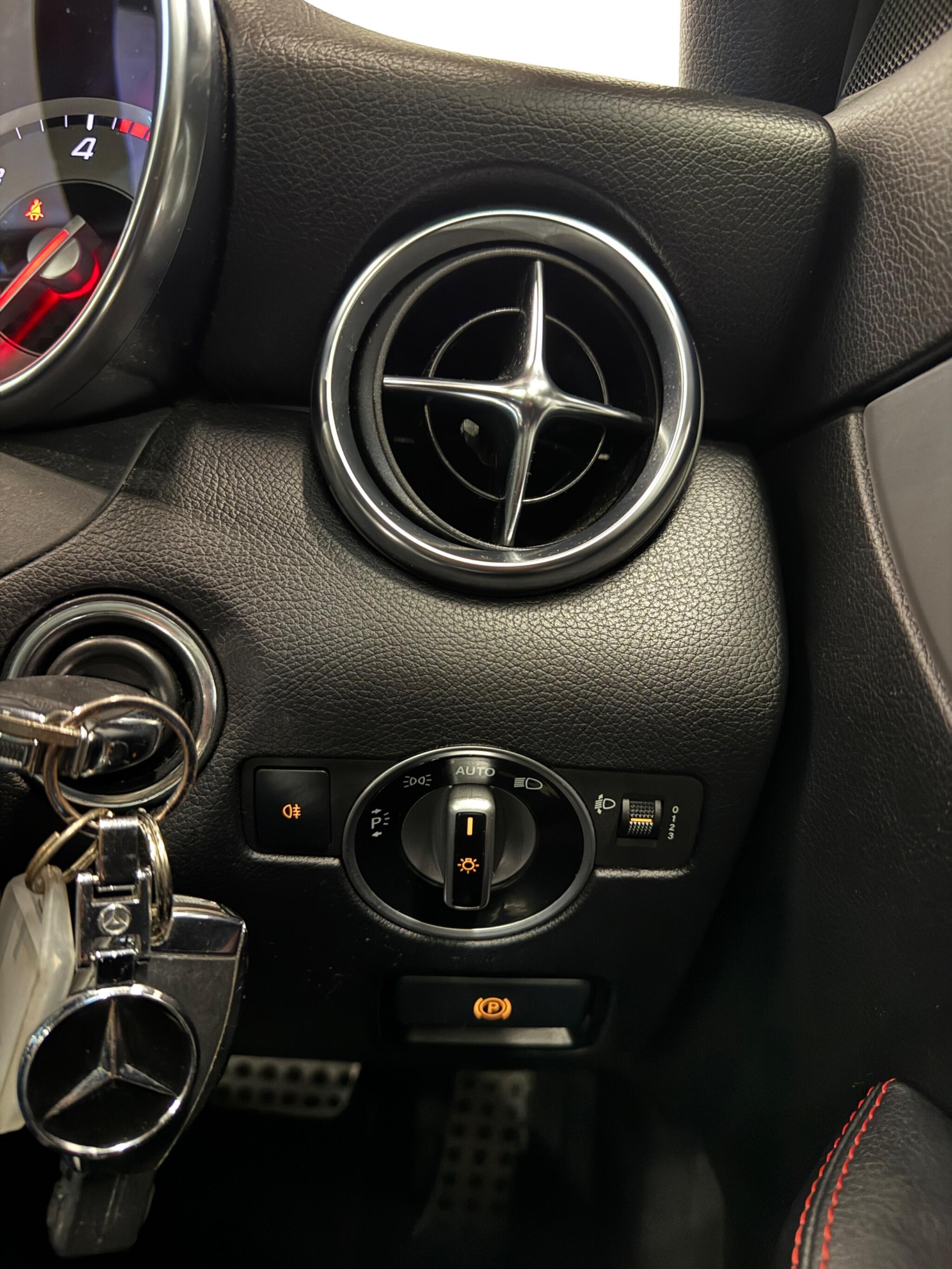 Mercedes-Benz SLK view 28