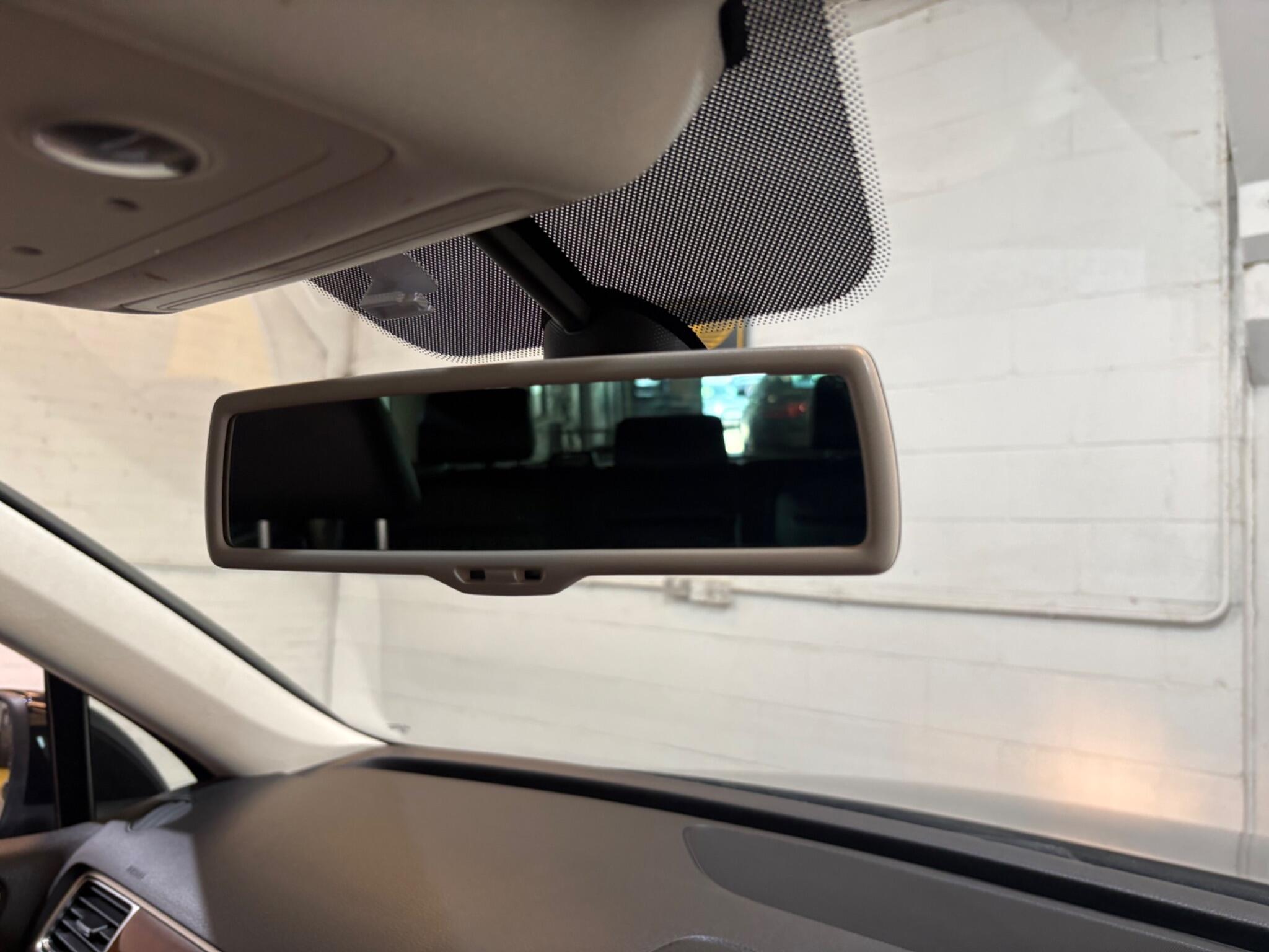 Volkswagen Touareg view 14