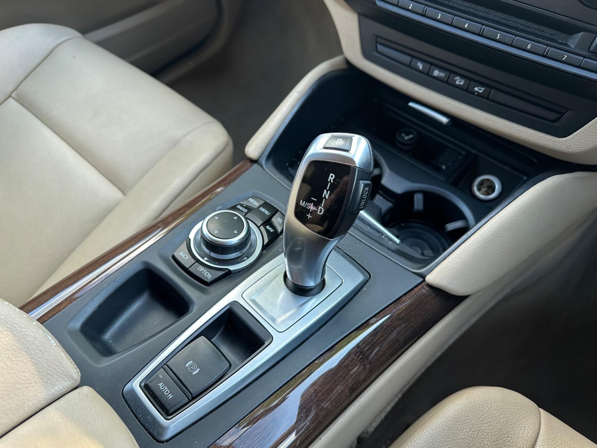 BMW X6 view 12