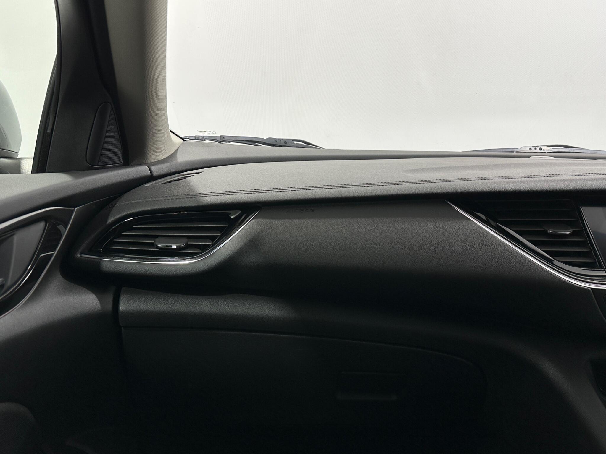 Vauxhall Insignia view 28