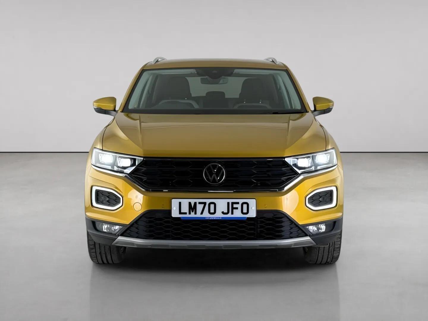 Volkswagen T-Roc view 3