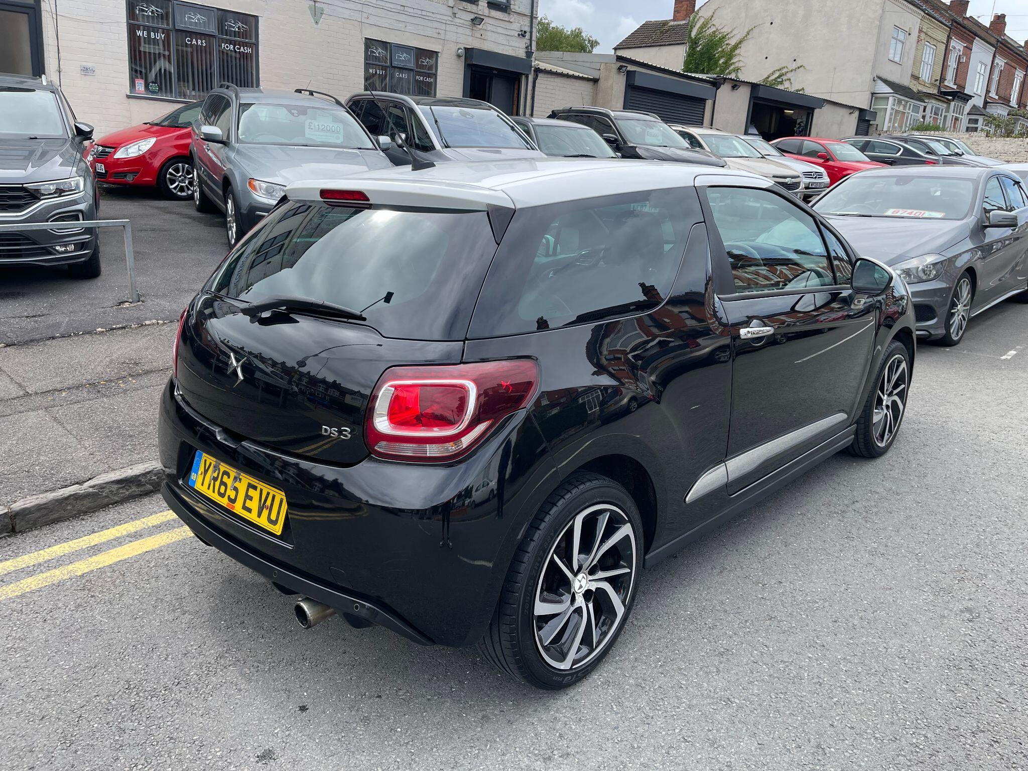 DS Automobiles DS 3 view 11