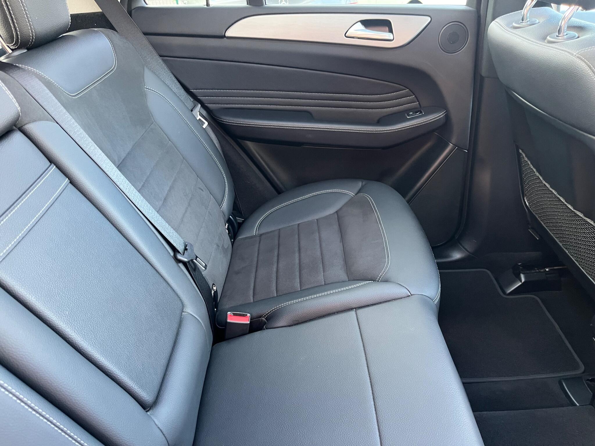 Mercedes-Benz M-Class view 48