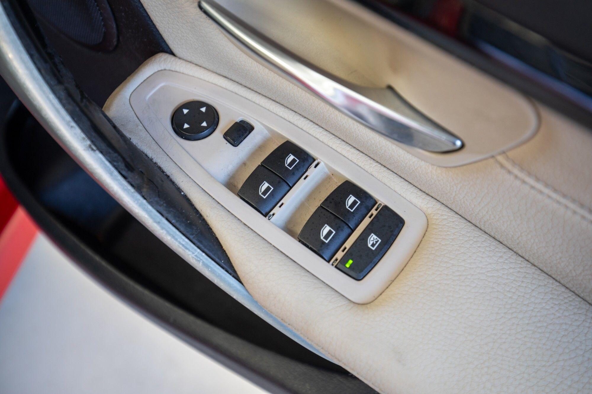 BMW 3 Series view 13