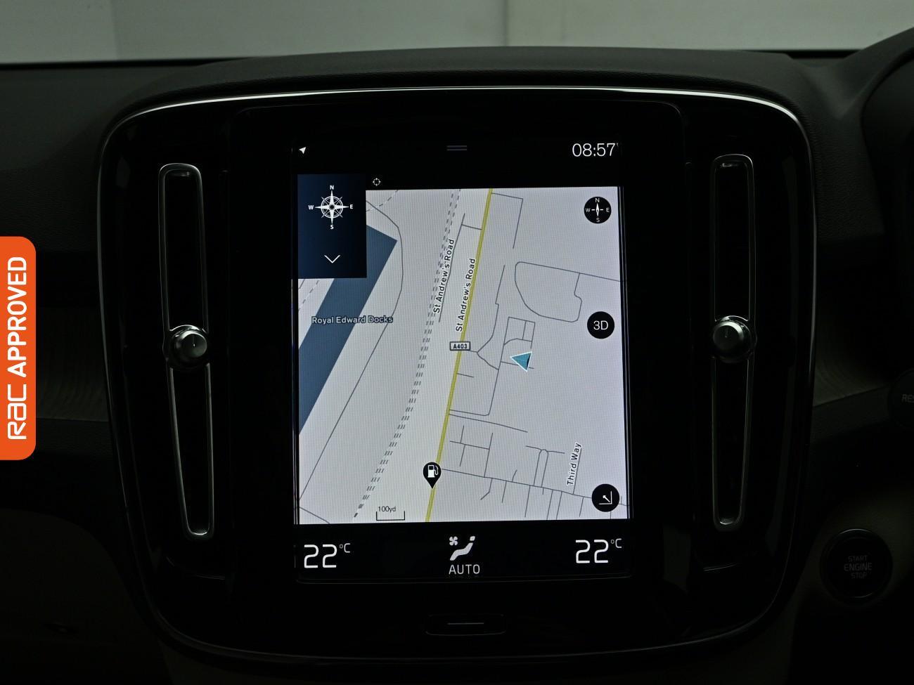 Volvo XC40 view 3
