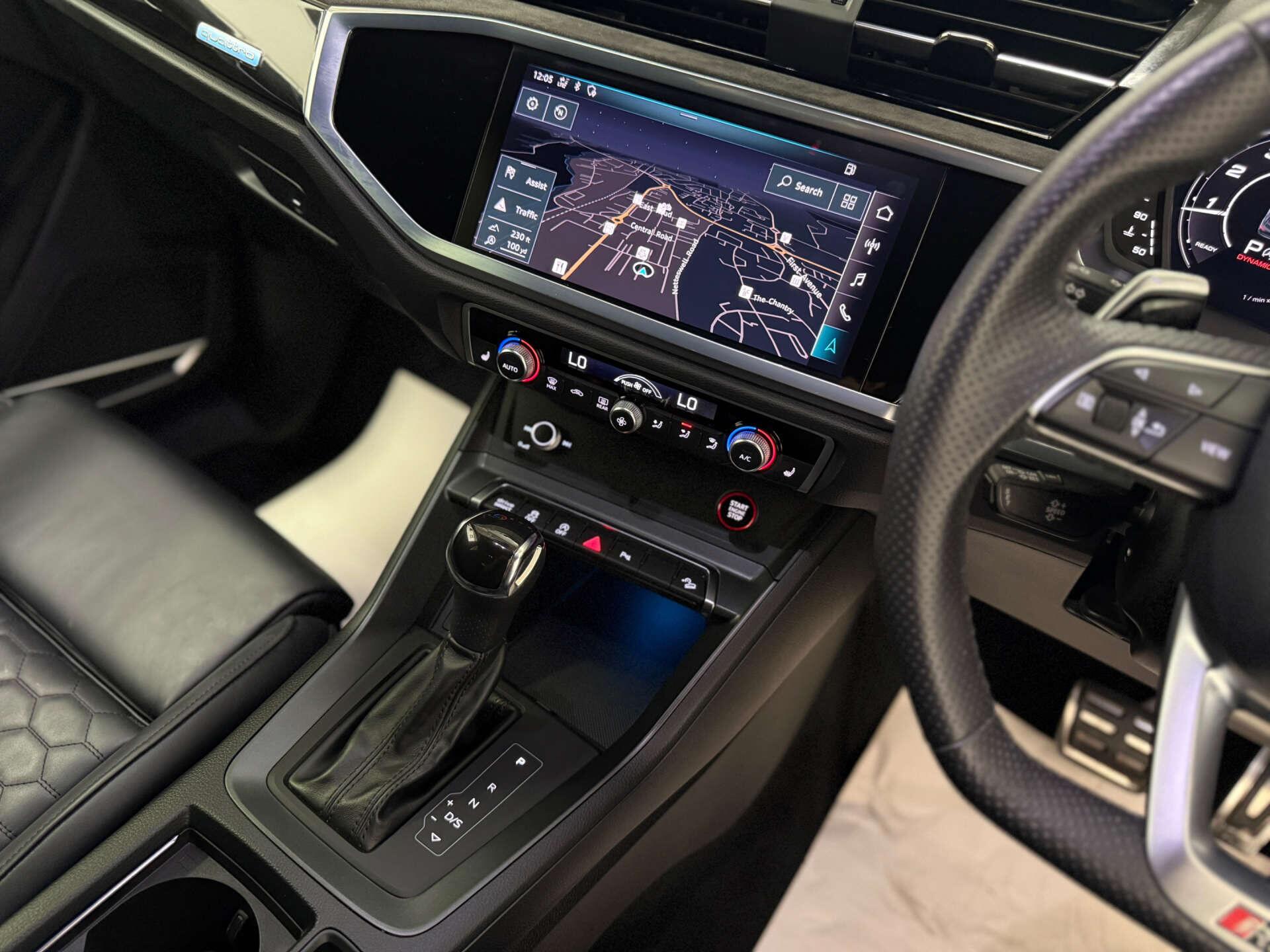Audi RS Q3 view 22