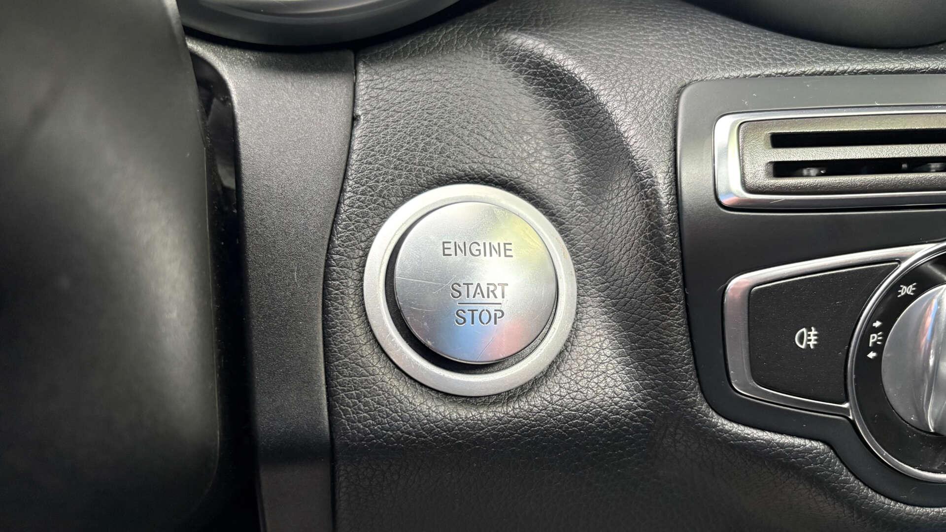 Mercedes-Benz C-Class view 24