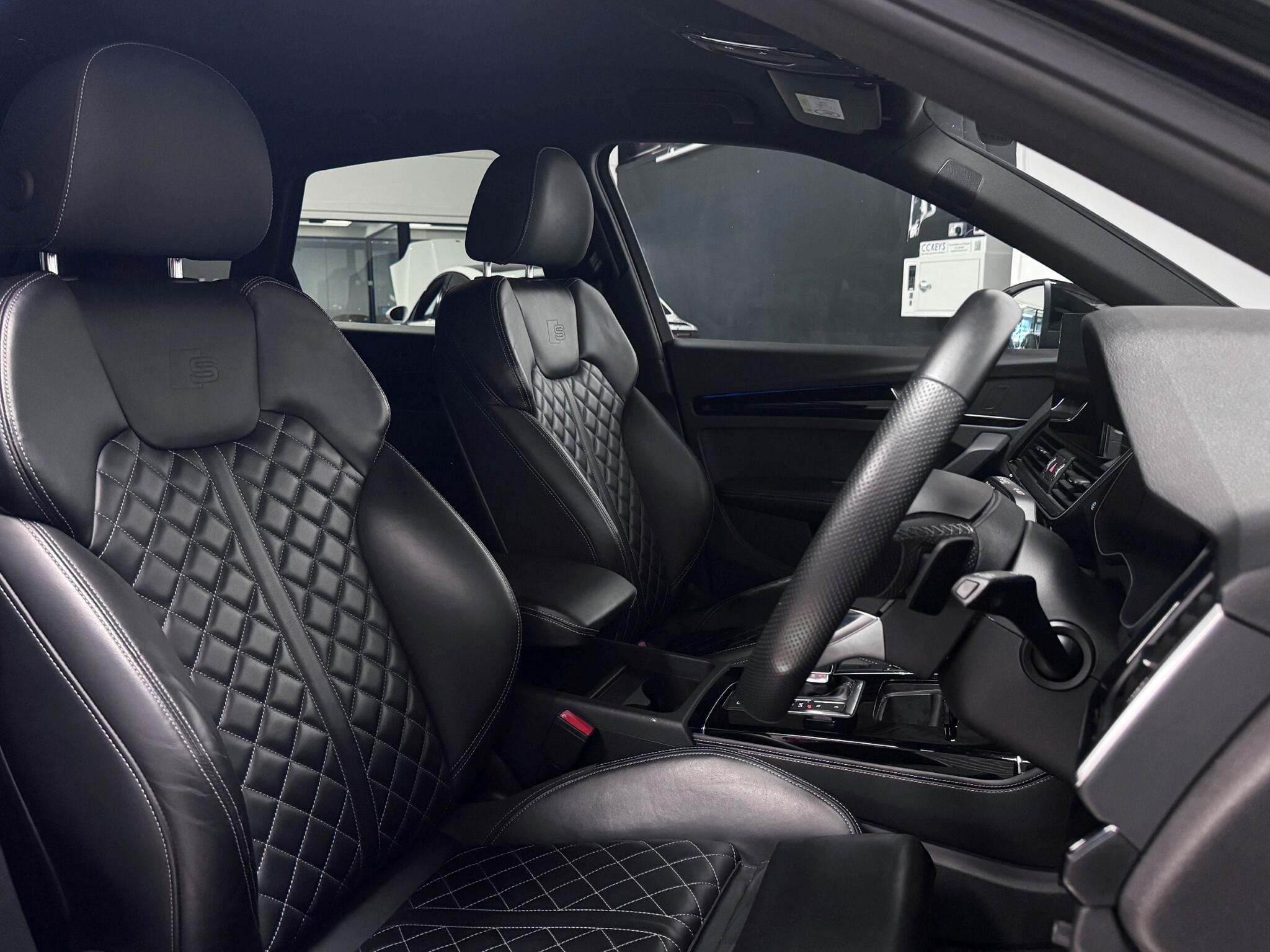 Audi Q5 view 21