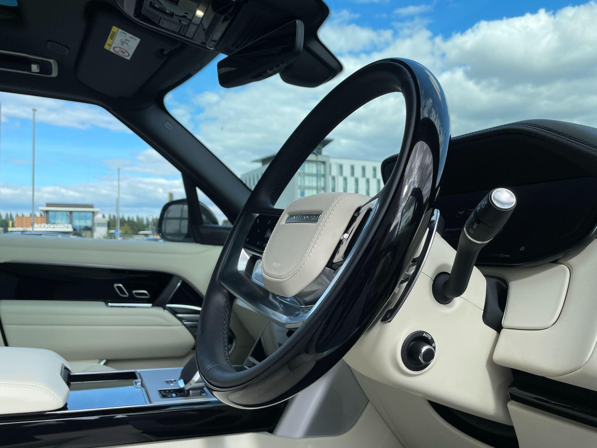 Land Rover Range Rover view 43
