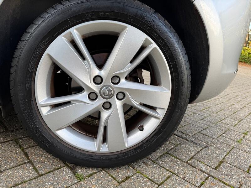 2015 Vauxhall Astra 1.4i SRi Euro 6 5dr • 24,139 miles image 27
