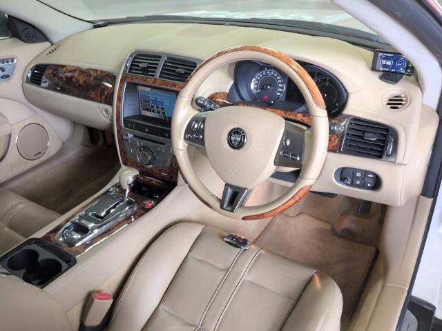 Jaguar XK view 5