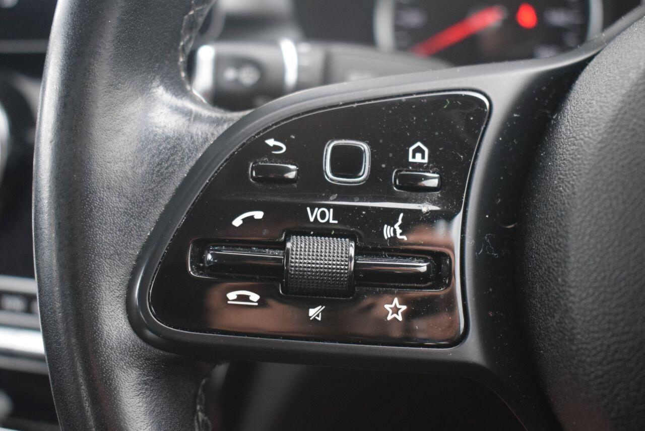 Mercedes-Benz C-Class view 24