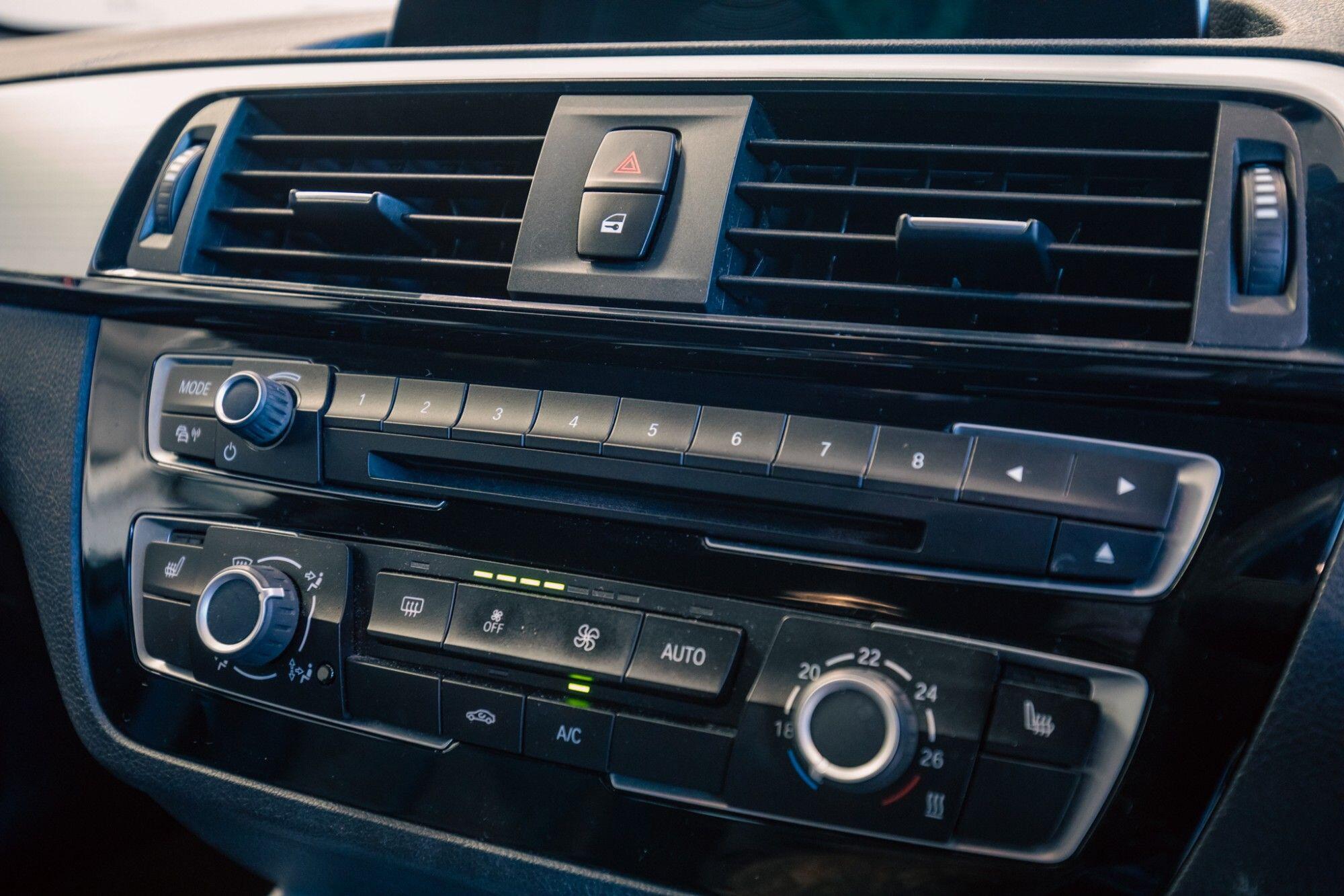 BMW 1 Series view 16
