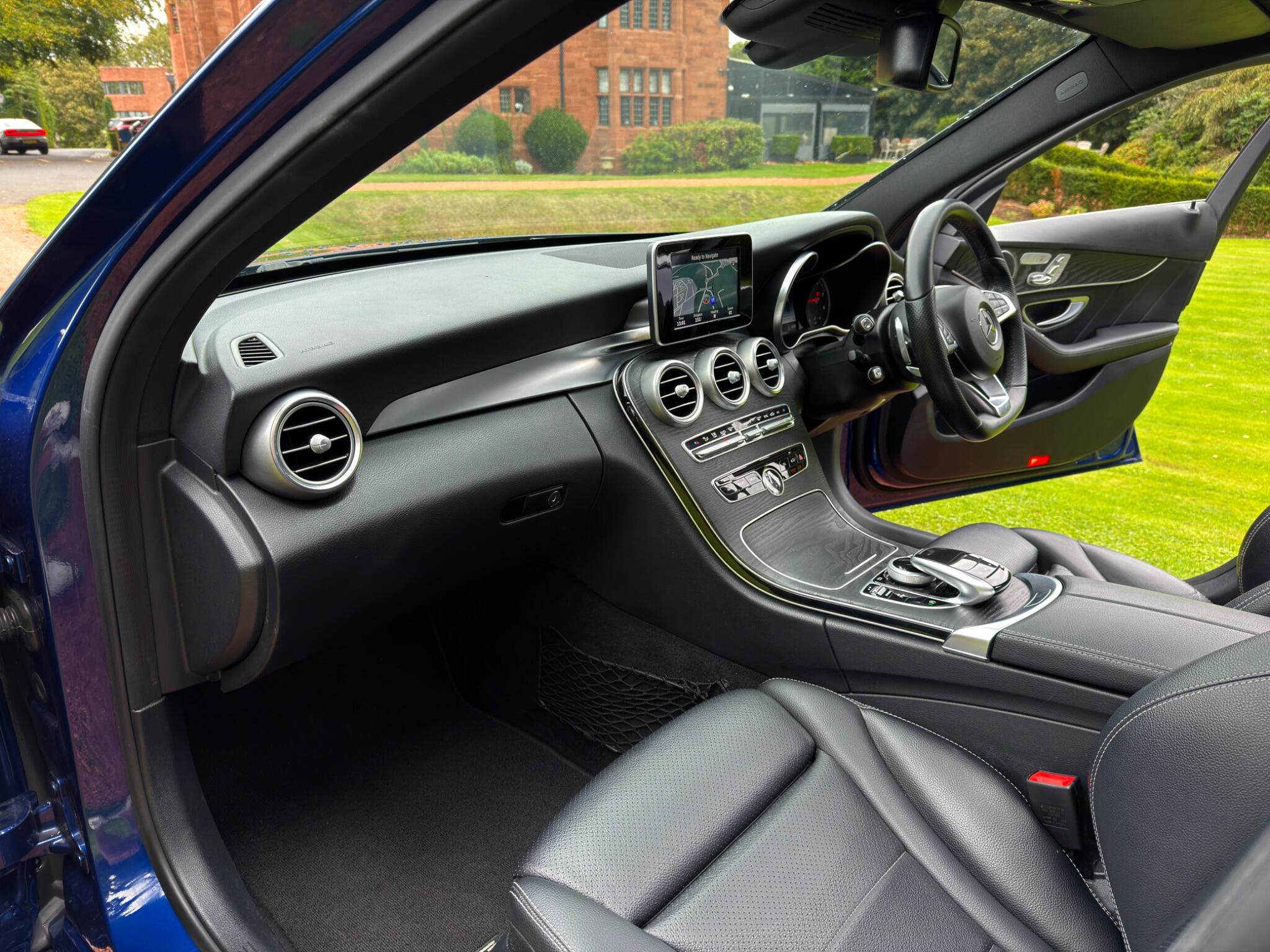 Mercedes-Benz C-Class view 33