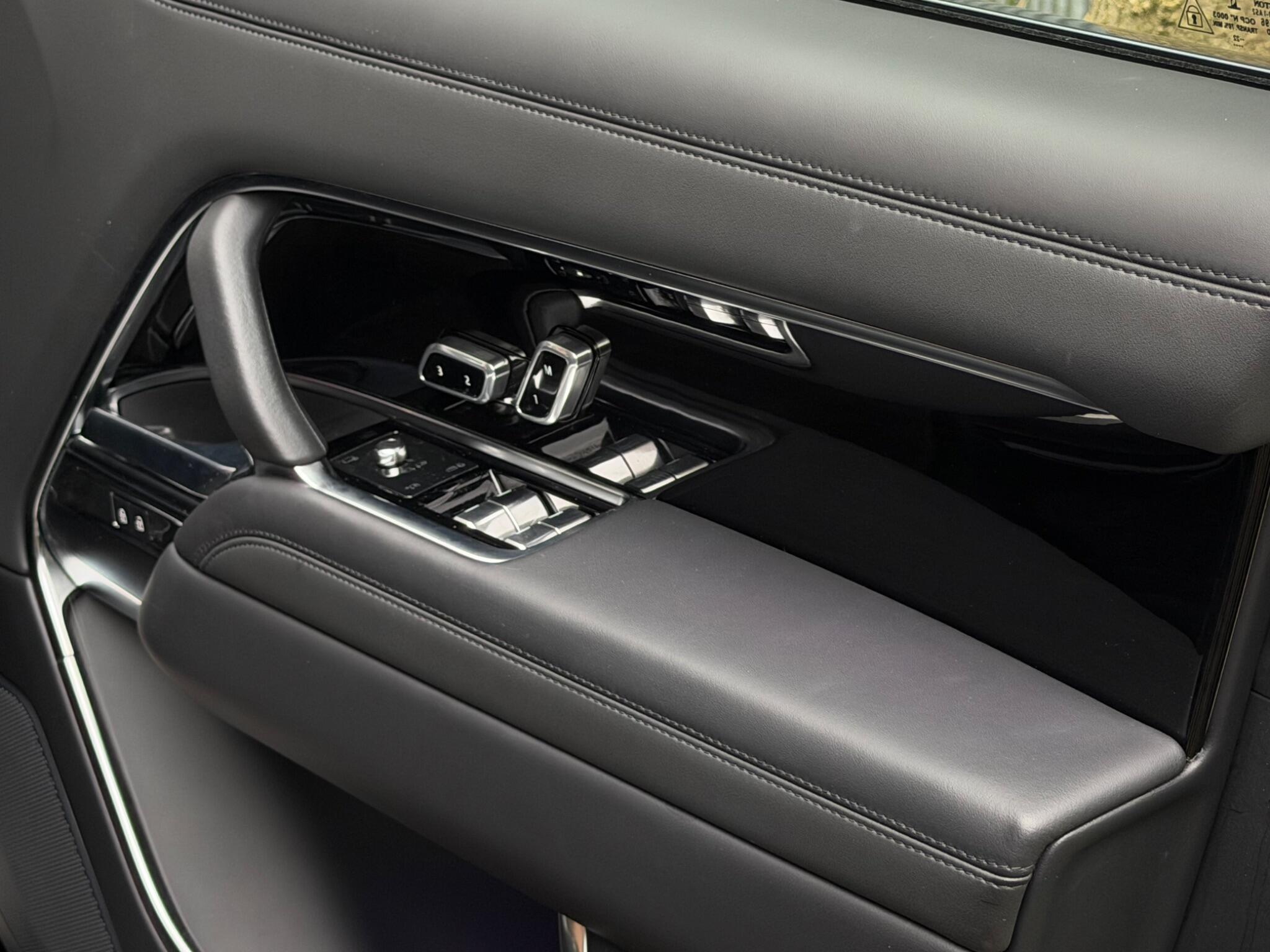 Land Rover Range Rover view 81