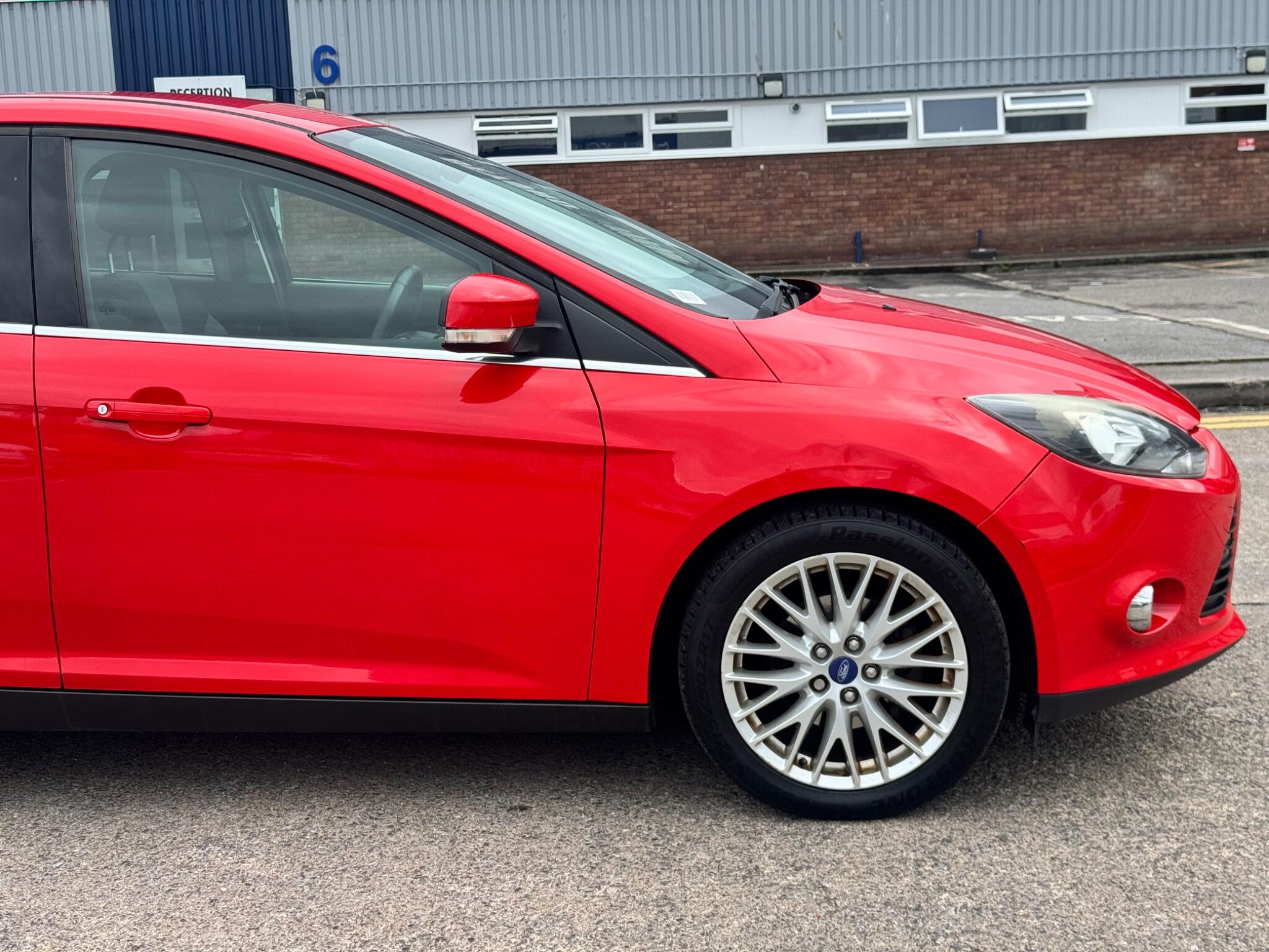 Ford Focus view 15