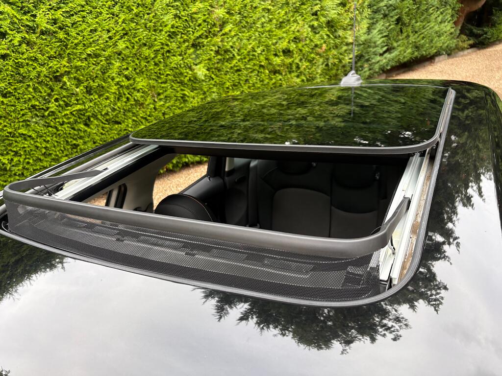 Mini Hatch view 29