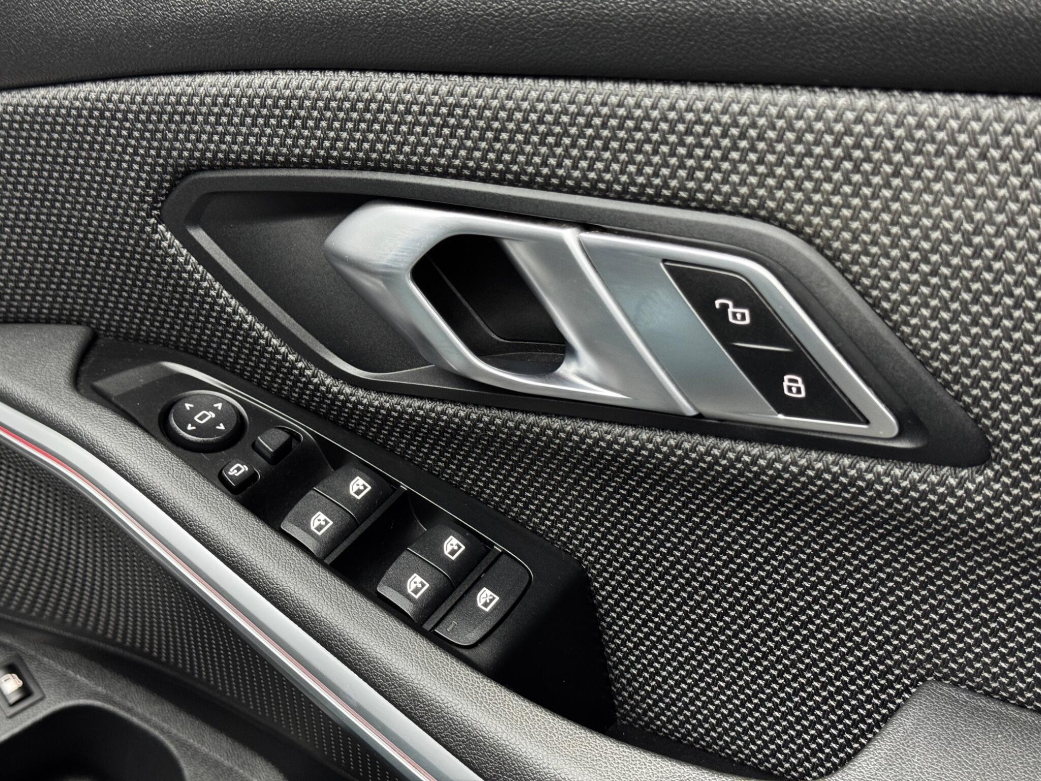 BMW 3 Series view 36