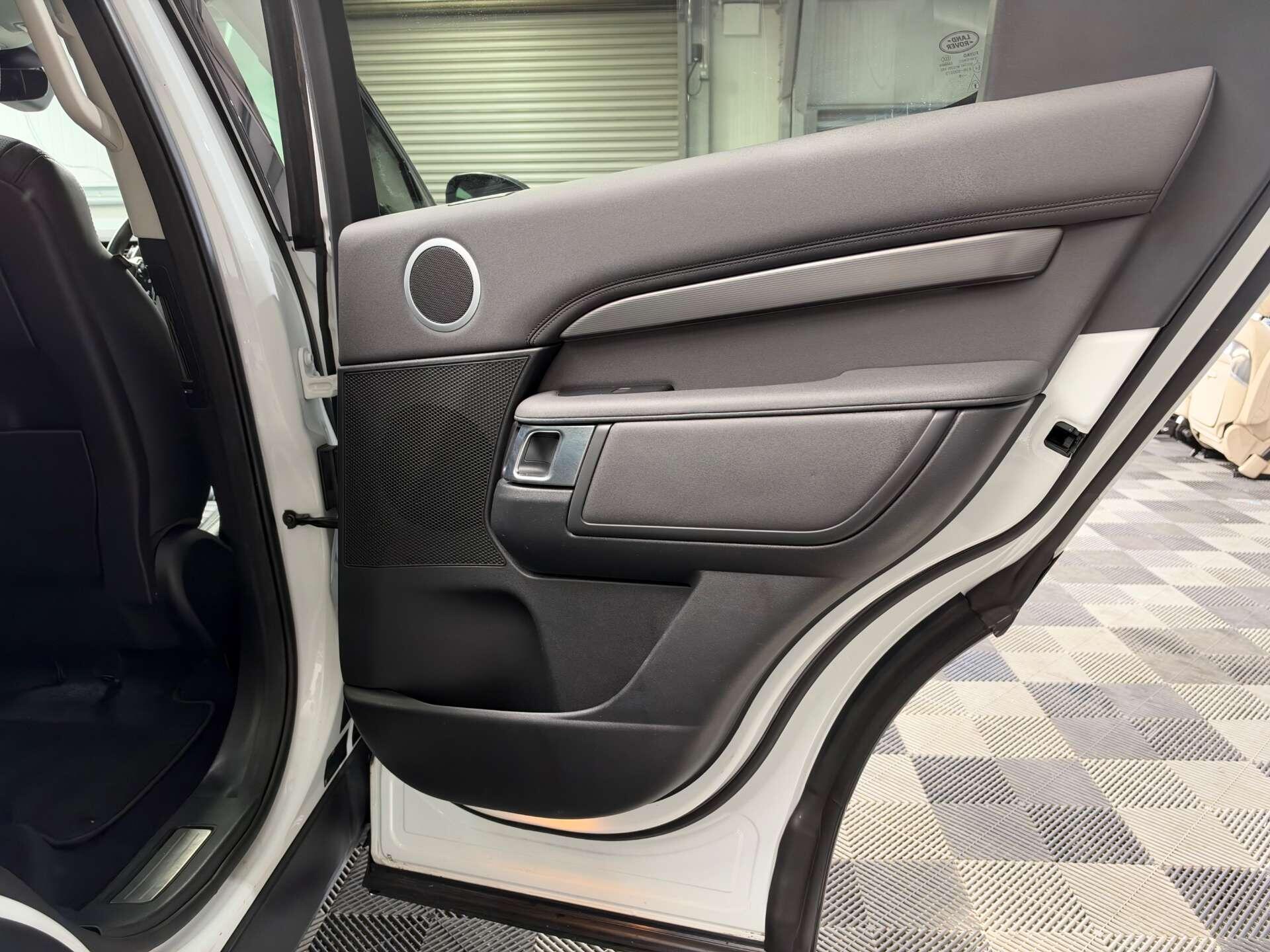 Land Rover Discovery view 46
