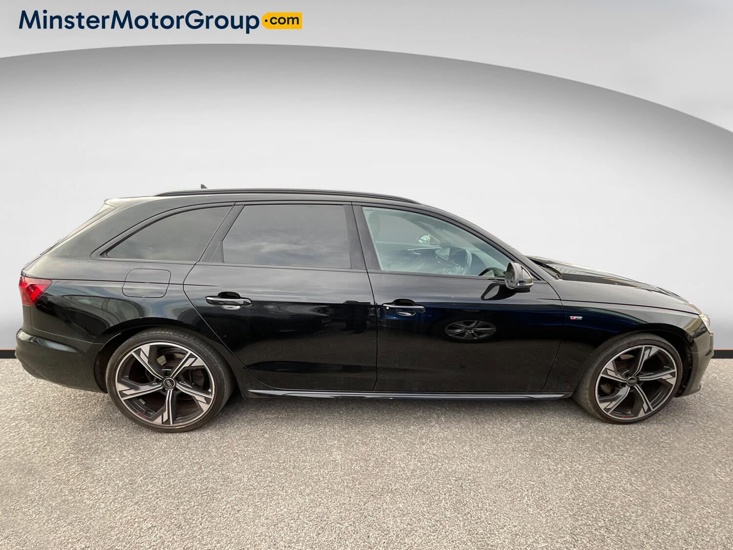 Audi A4 Avant view 2