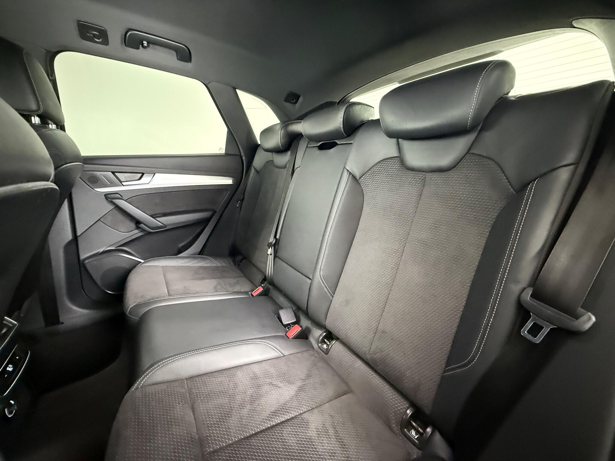 Audi Q5 view 16
