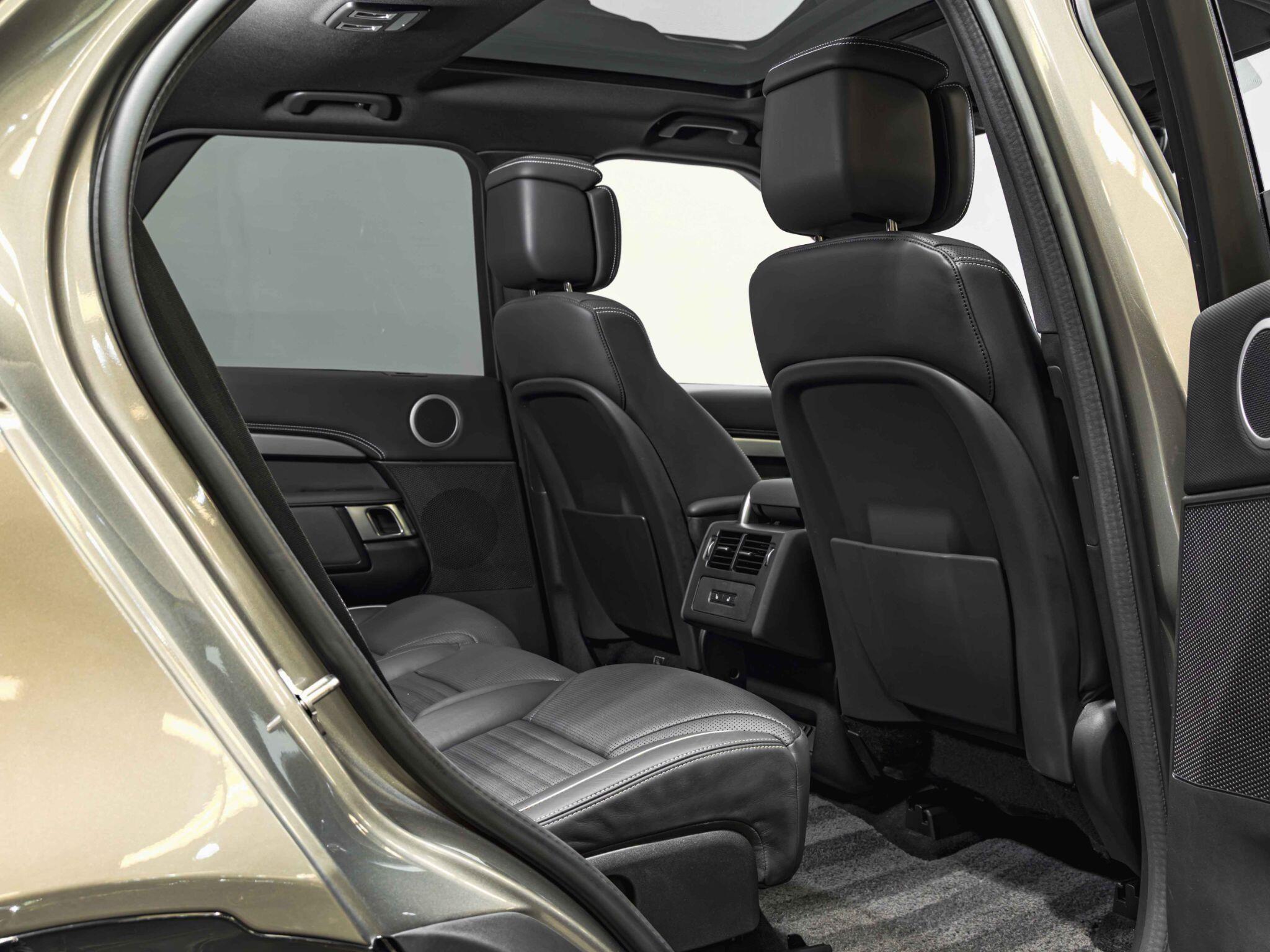 Land Rover Discovery 3 view 23