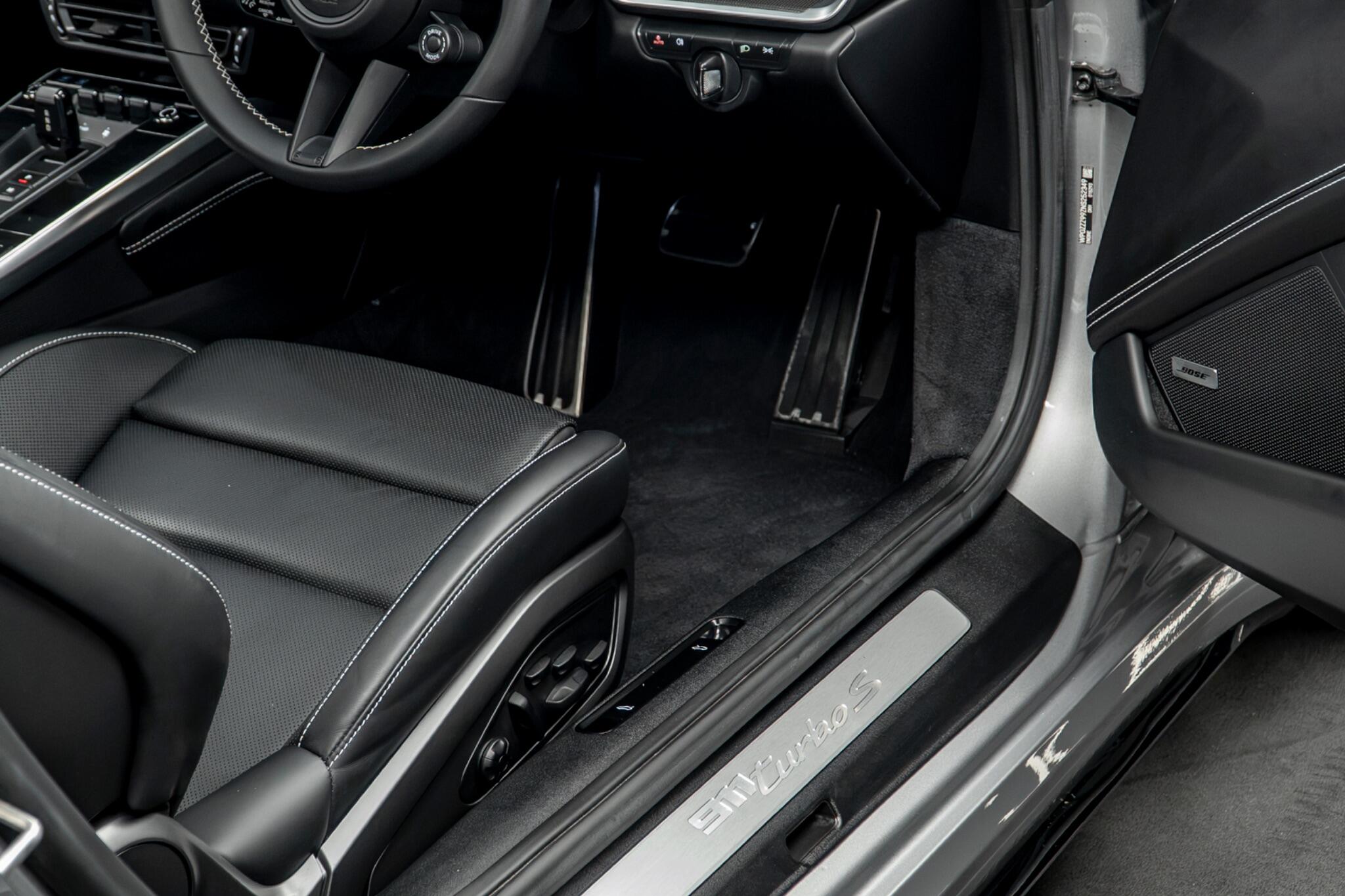 Porsche 911 view 48