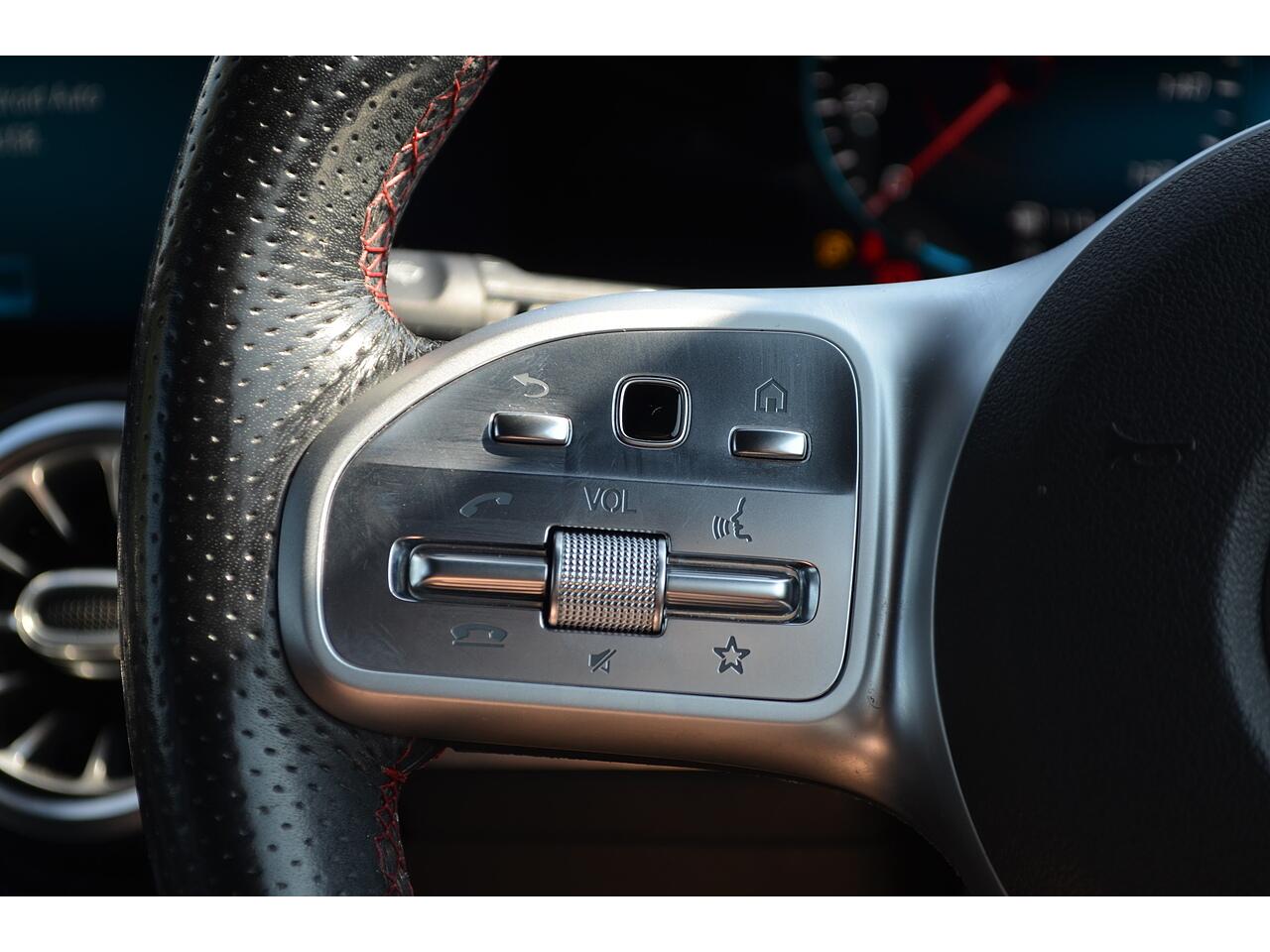 Mercedes-Benz GLB view 48