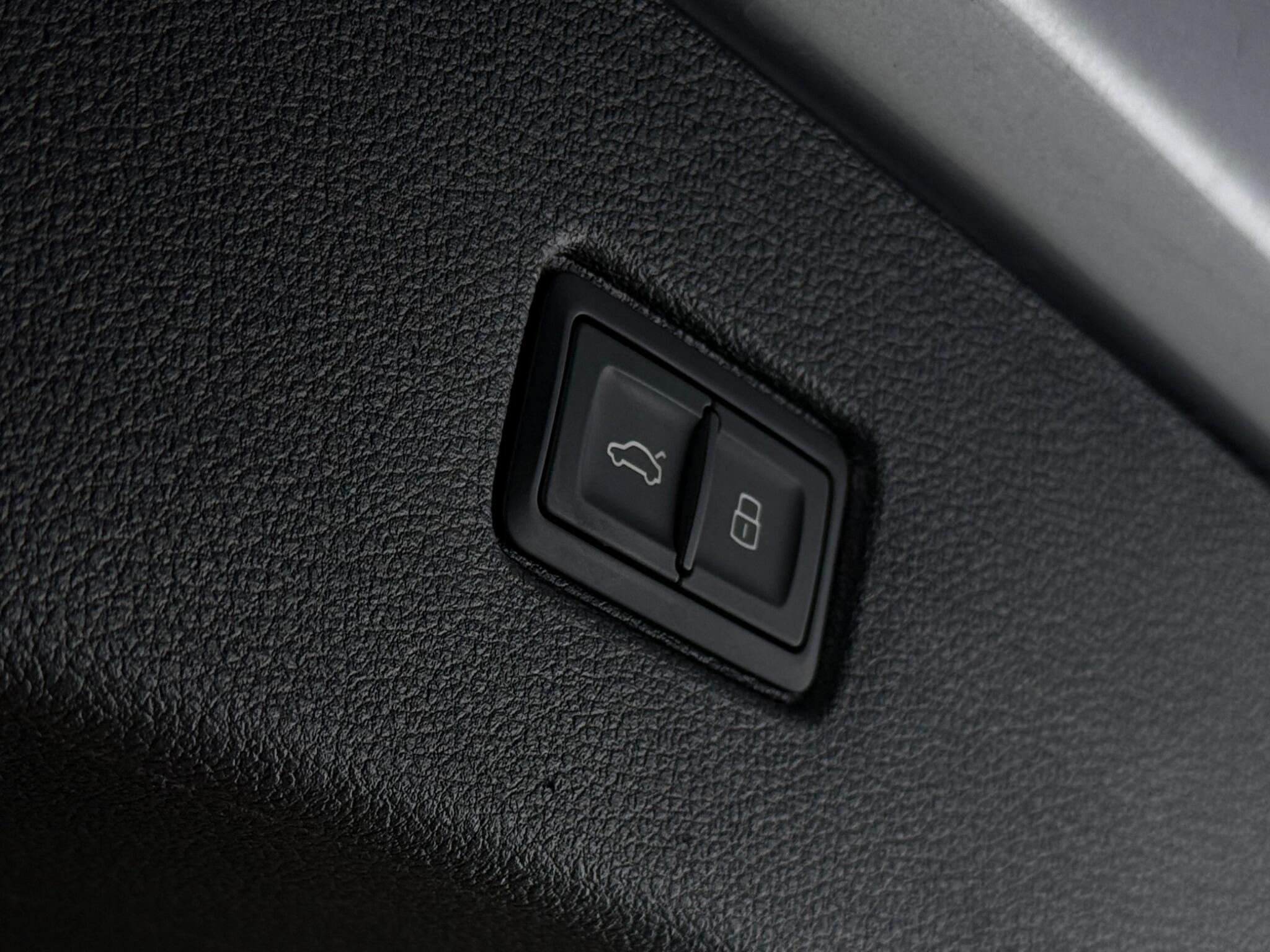 Audi Q7 view 11