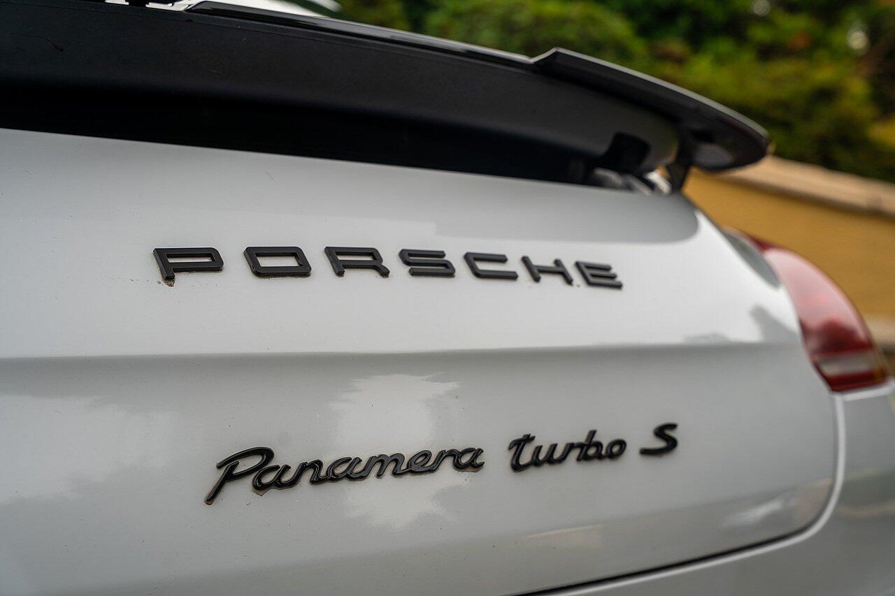 Porsche Panamera view 13