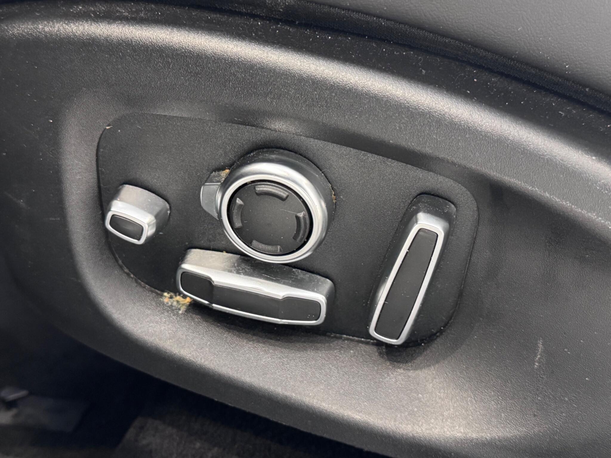 Jaguar I-Pace view 12