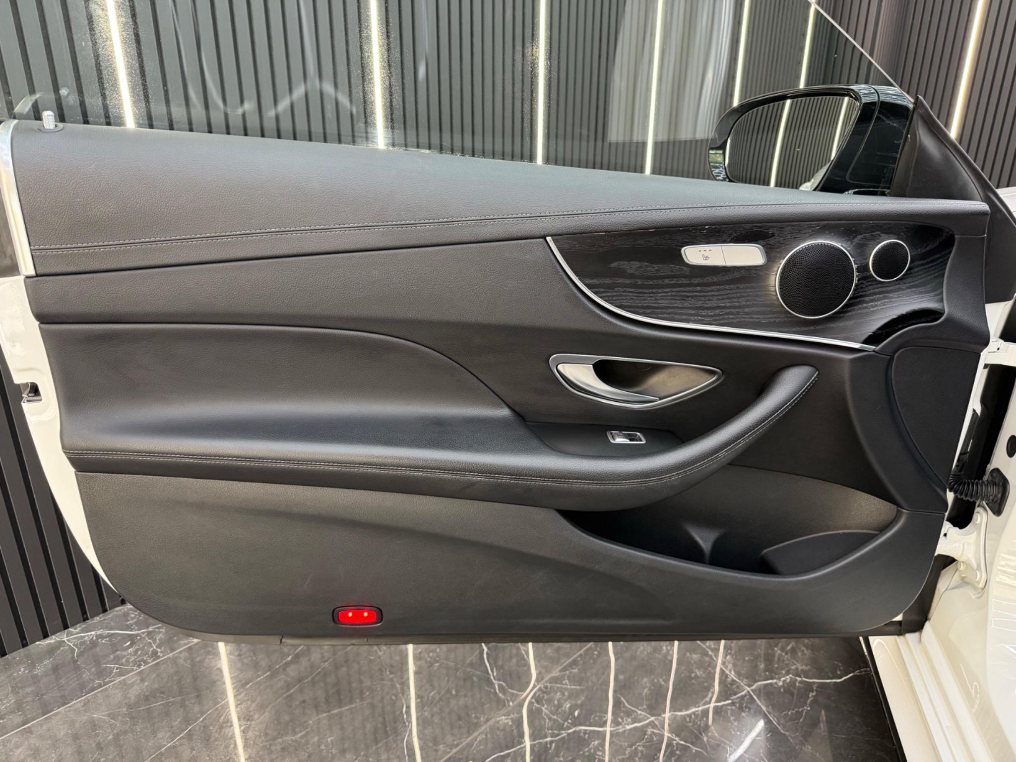 Mercedes-Benz E Class view 9