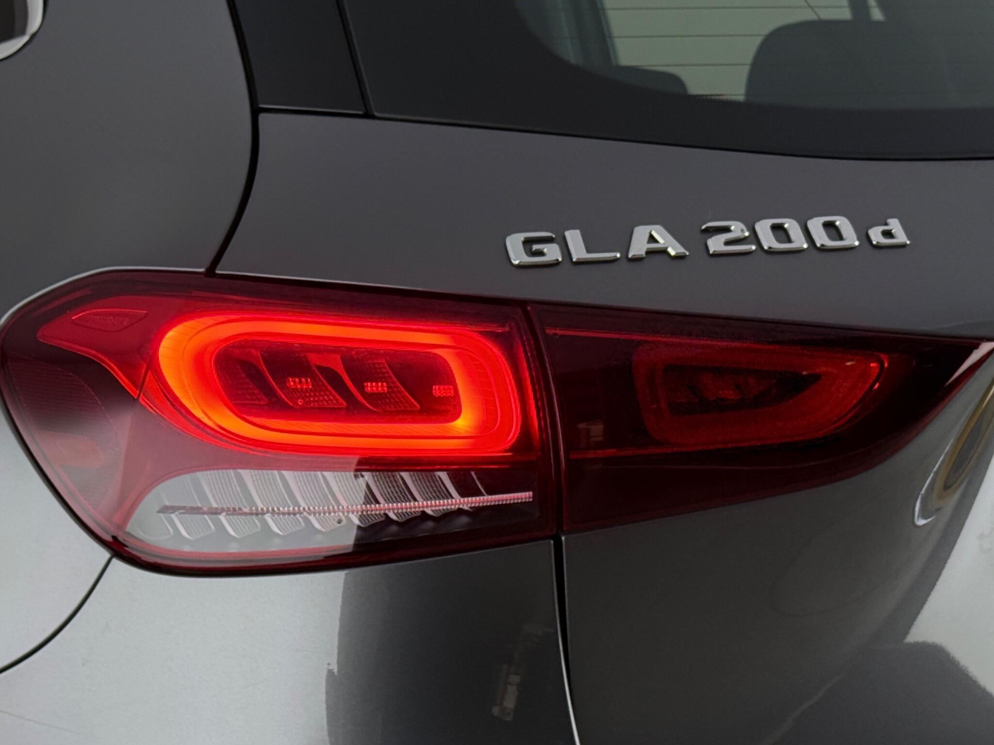 Mercedes-Benz Gla view 12