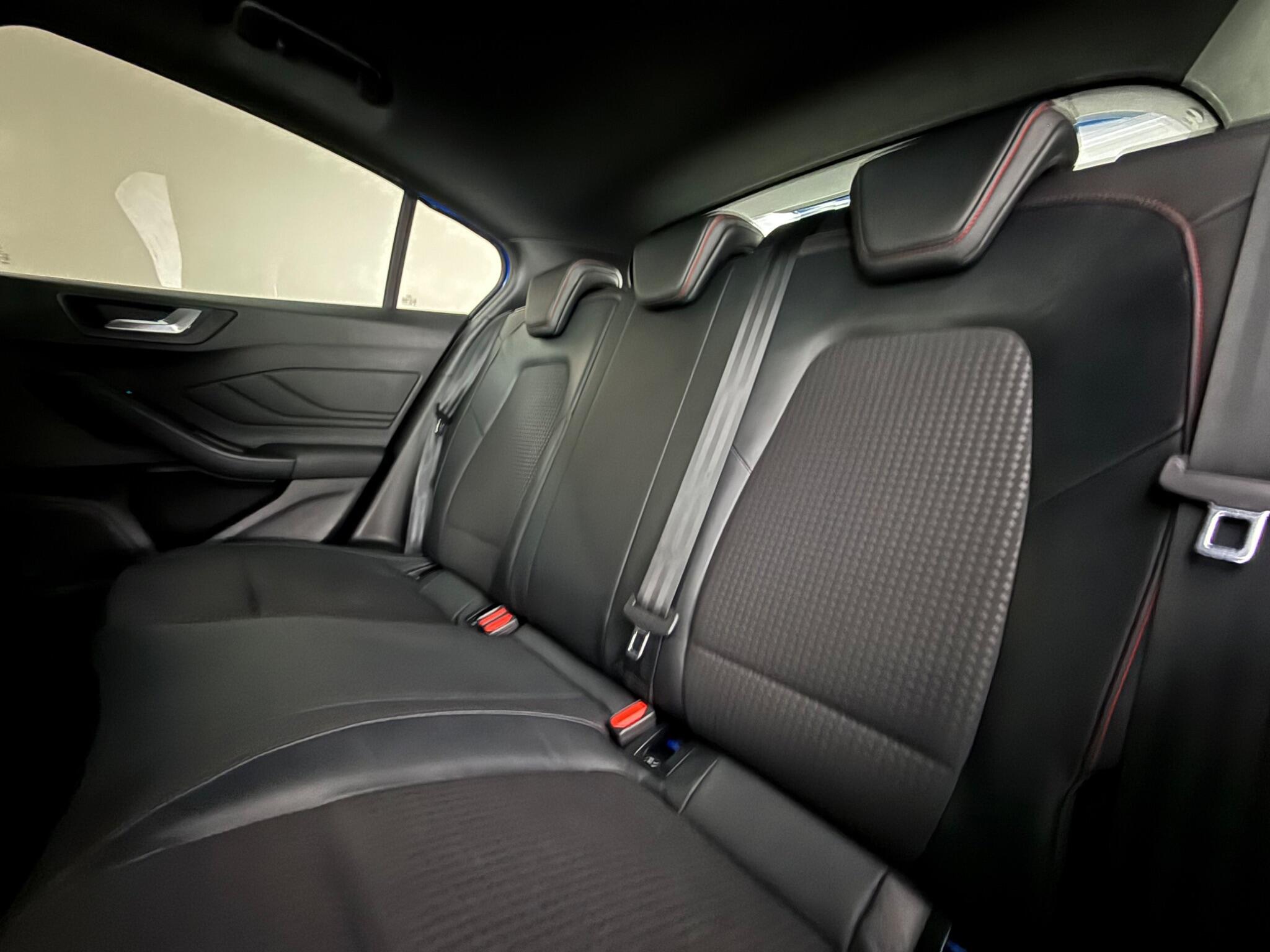 Ford Focus view 35
