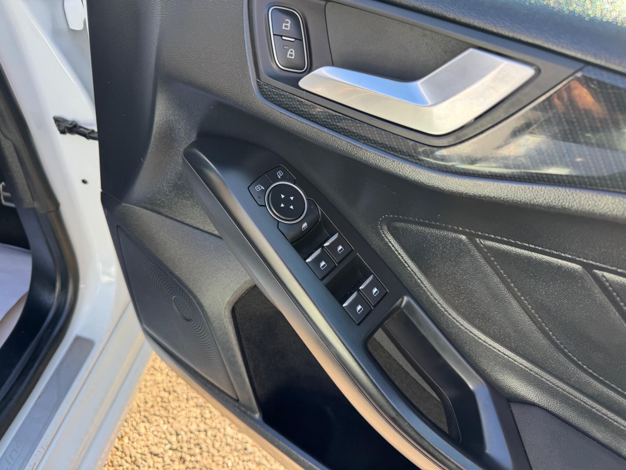 Ford Focus view 28