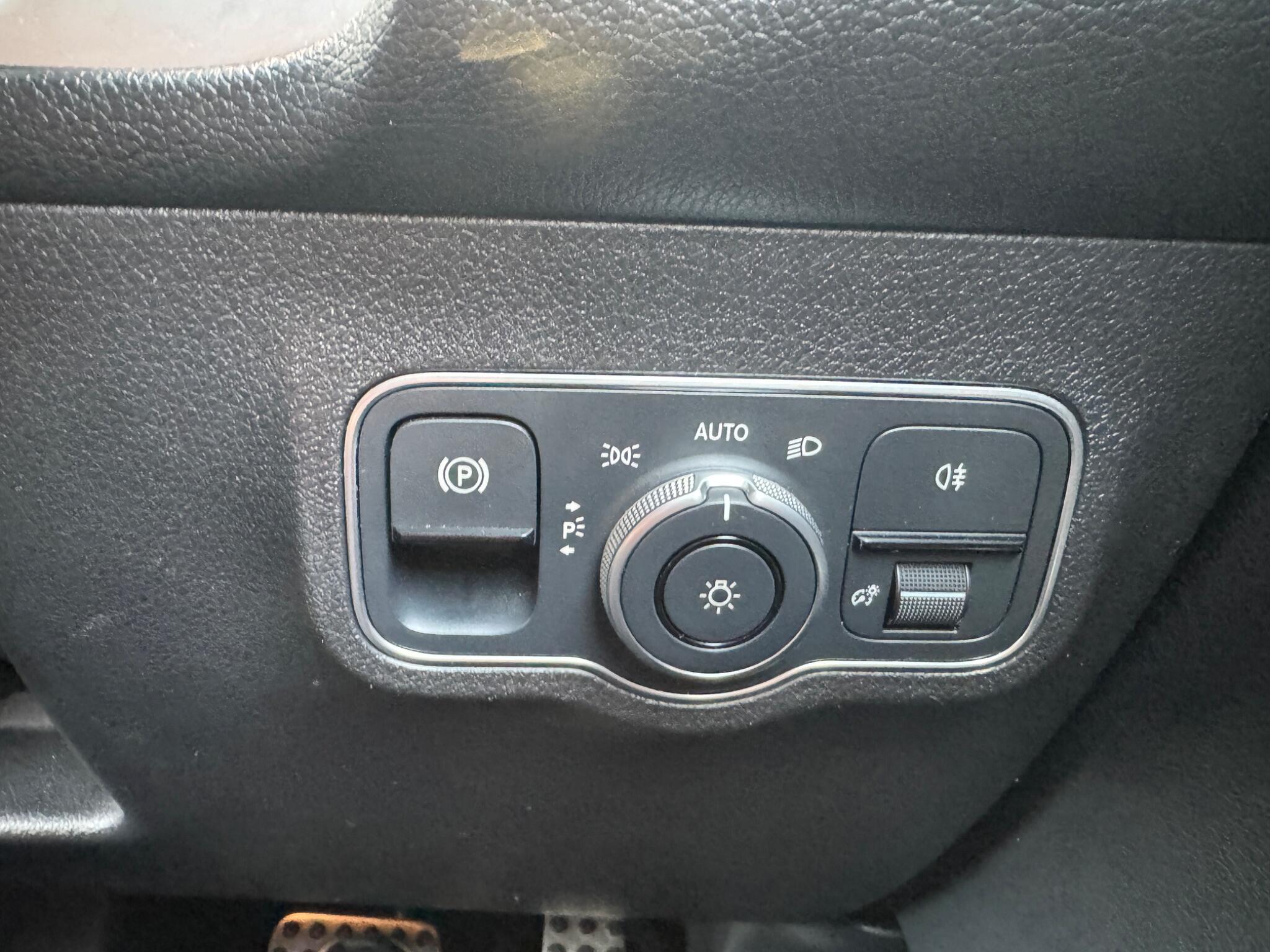 Mercedes-Benz GLB view 48