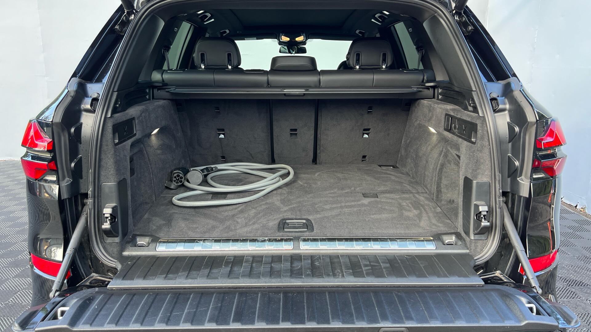 BMW X5 view 13