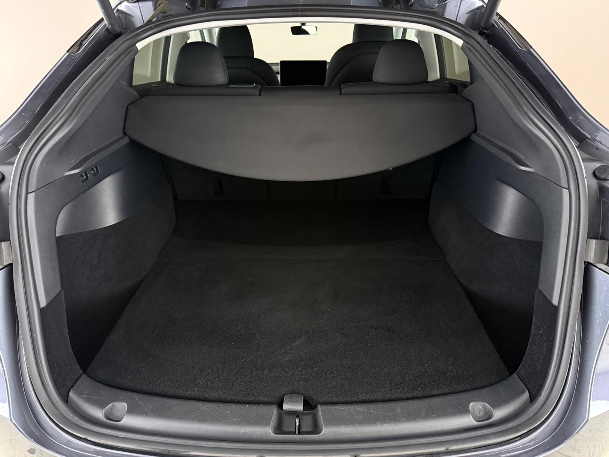 Tesla Model Y view 10