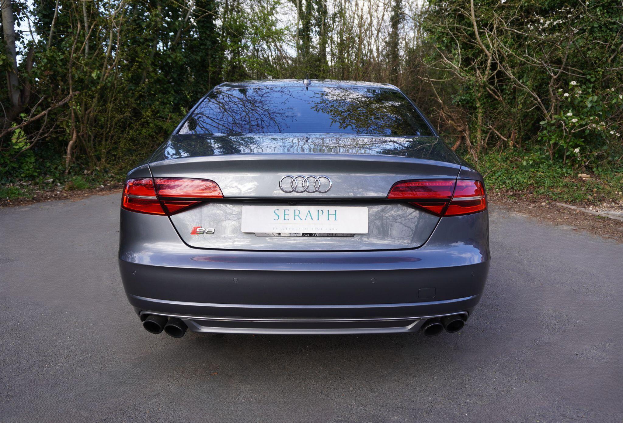 Audi S8 view 5