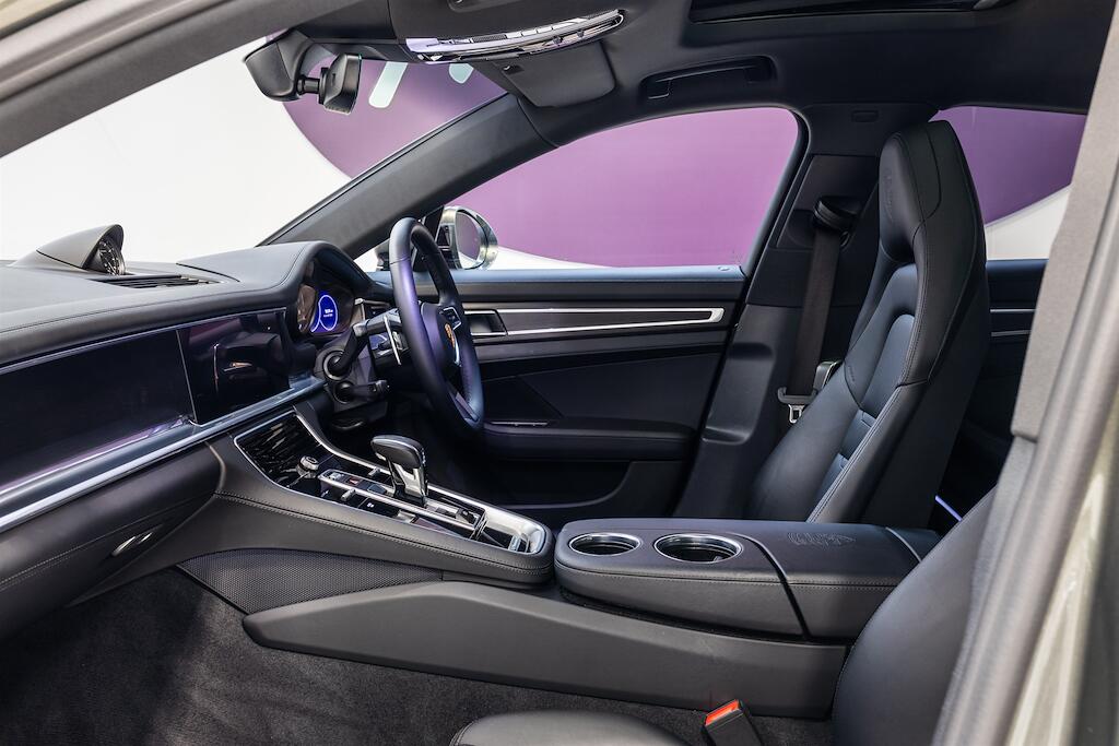 Porsche Panamera view 9