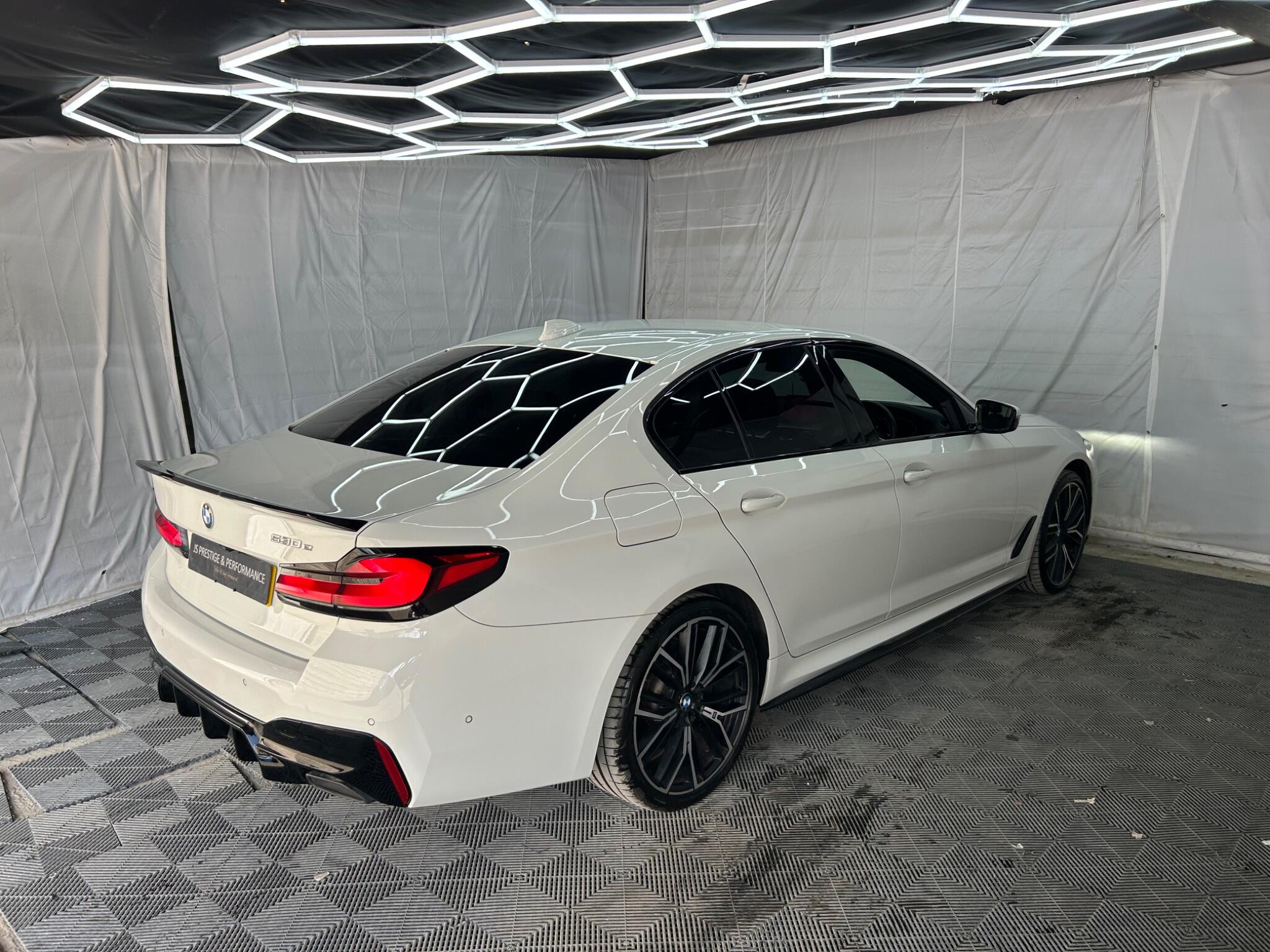 BMW 5 Series view 8