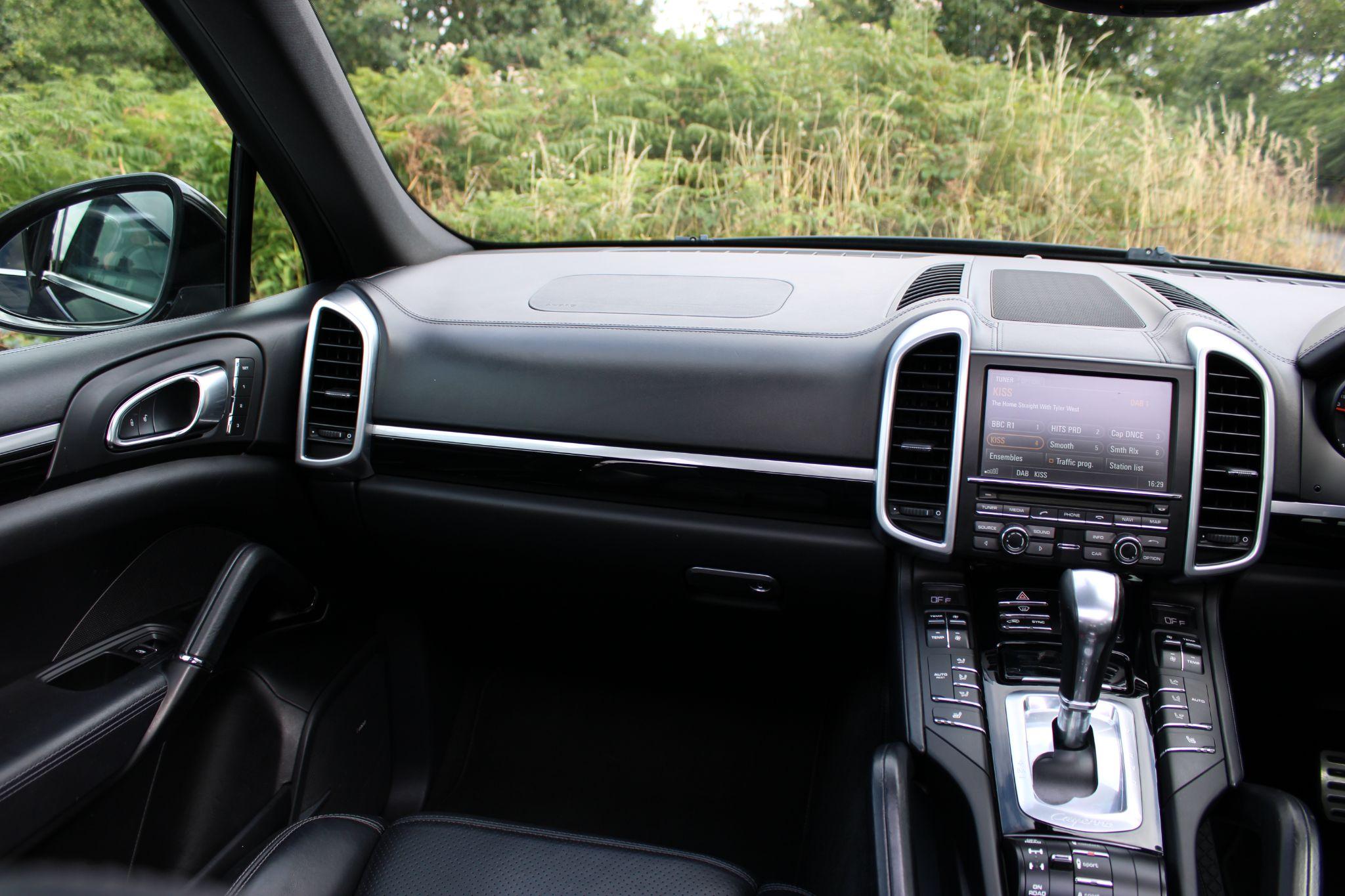2016 Porsche Cayenne 4.2 TD V8 S TiptronicS 4WD Euro 6 (s/s) 5dr • 87,000 miles image 34