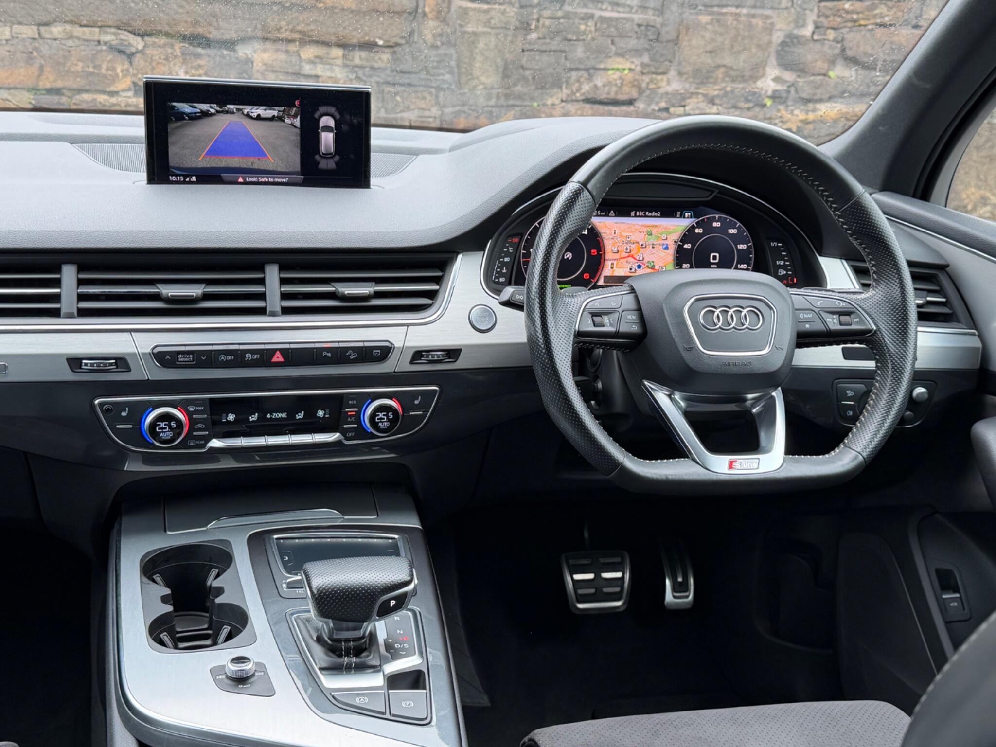 Audi Q7 view 24