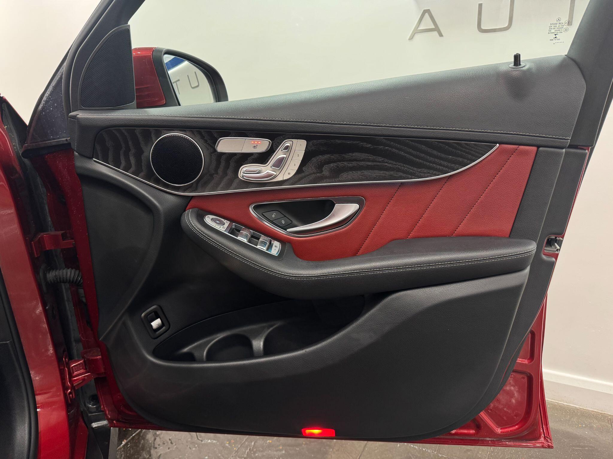Mercedes-Benz GLC view 28