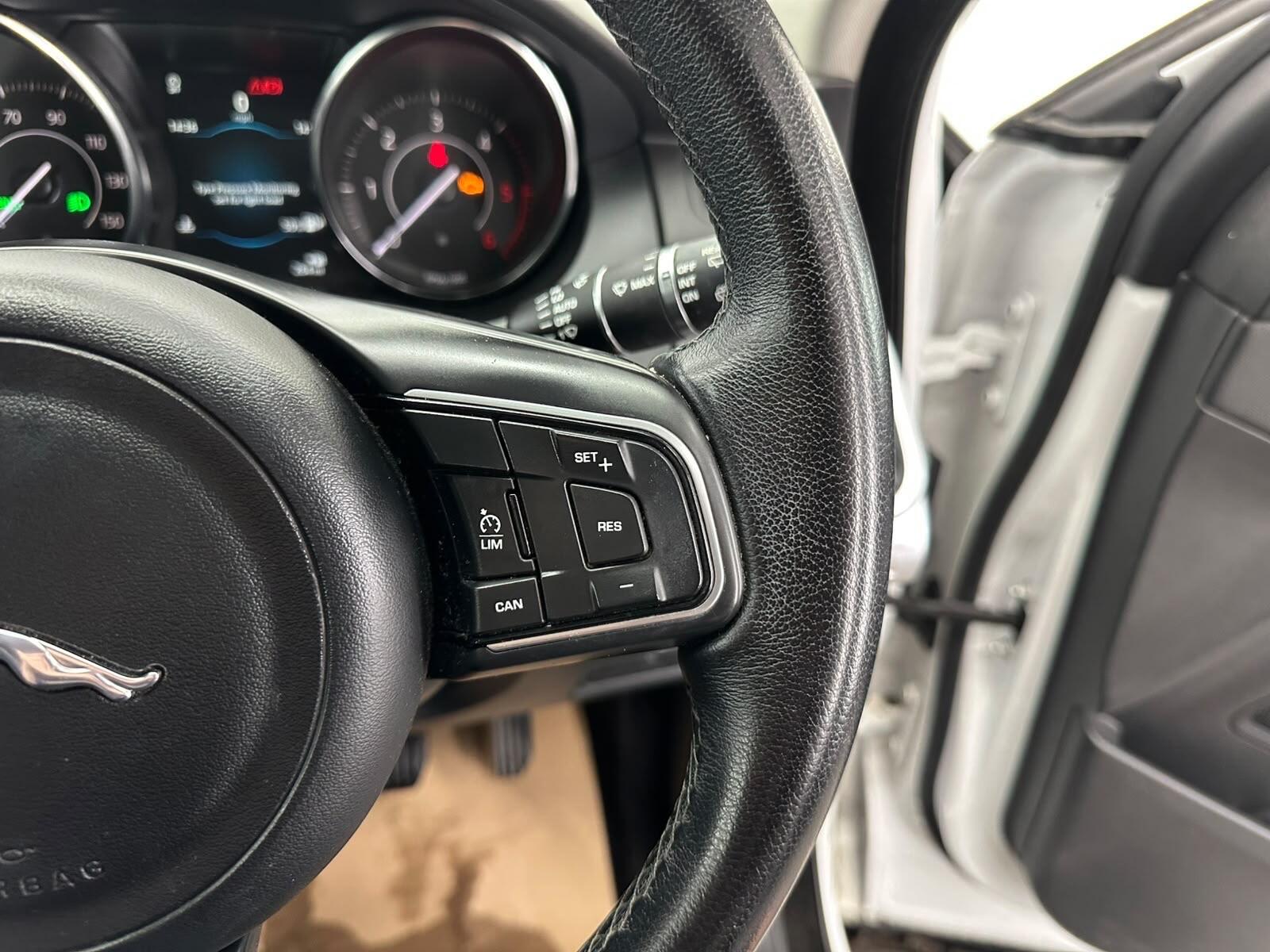 Jaguar E-Pace view 34